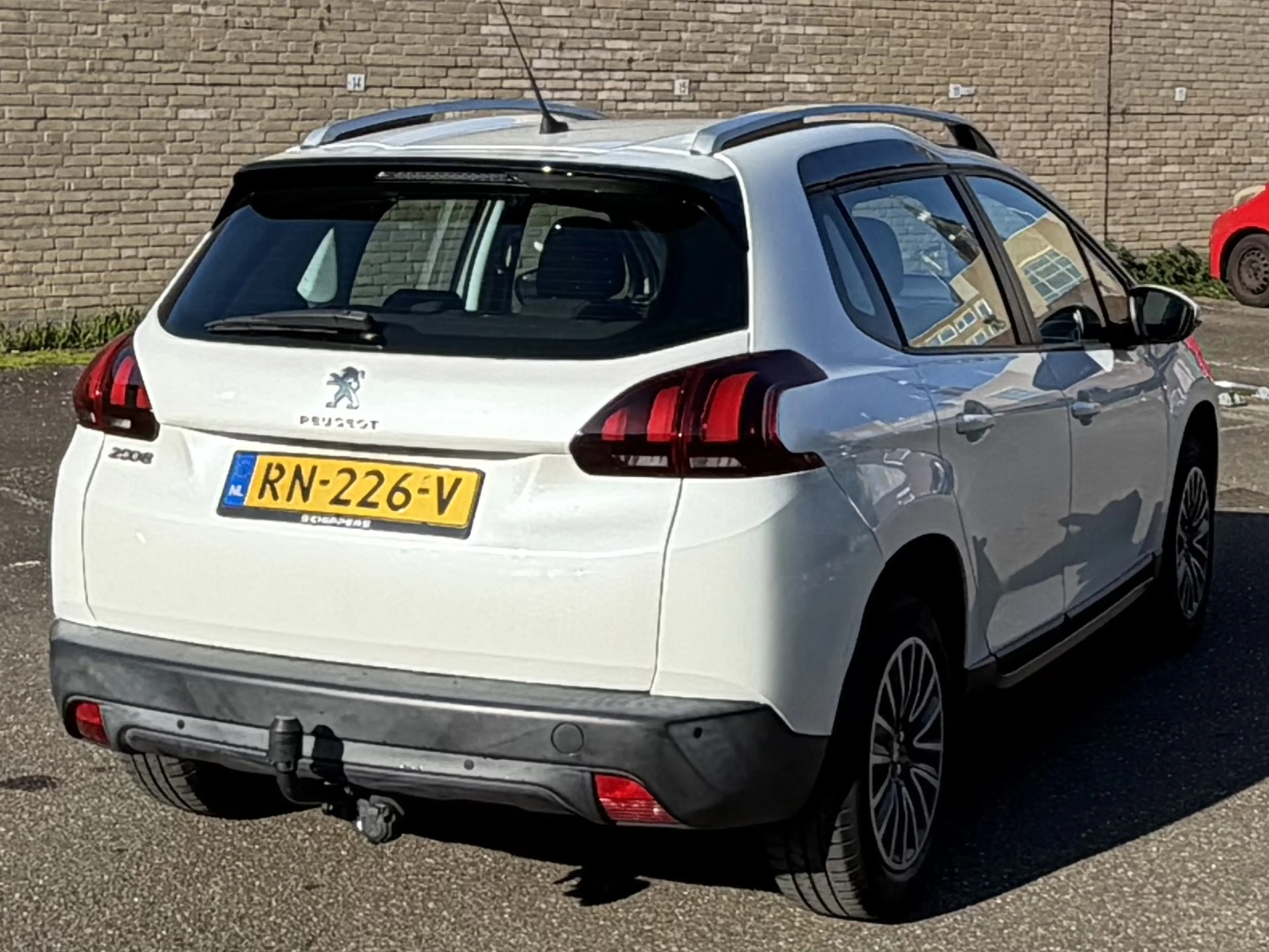 Peugeot 2008 1.2 PureTech Blue Lion — photo 5