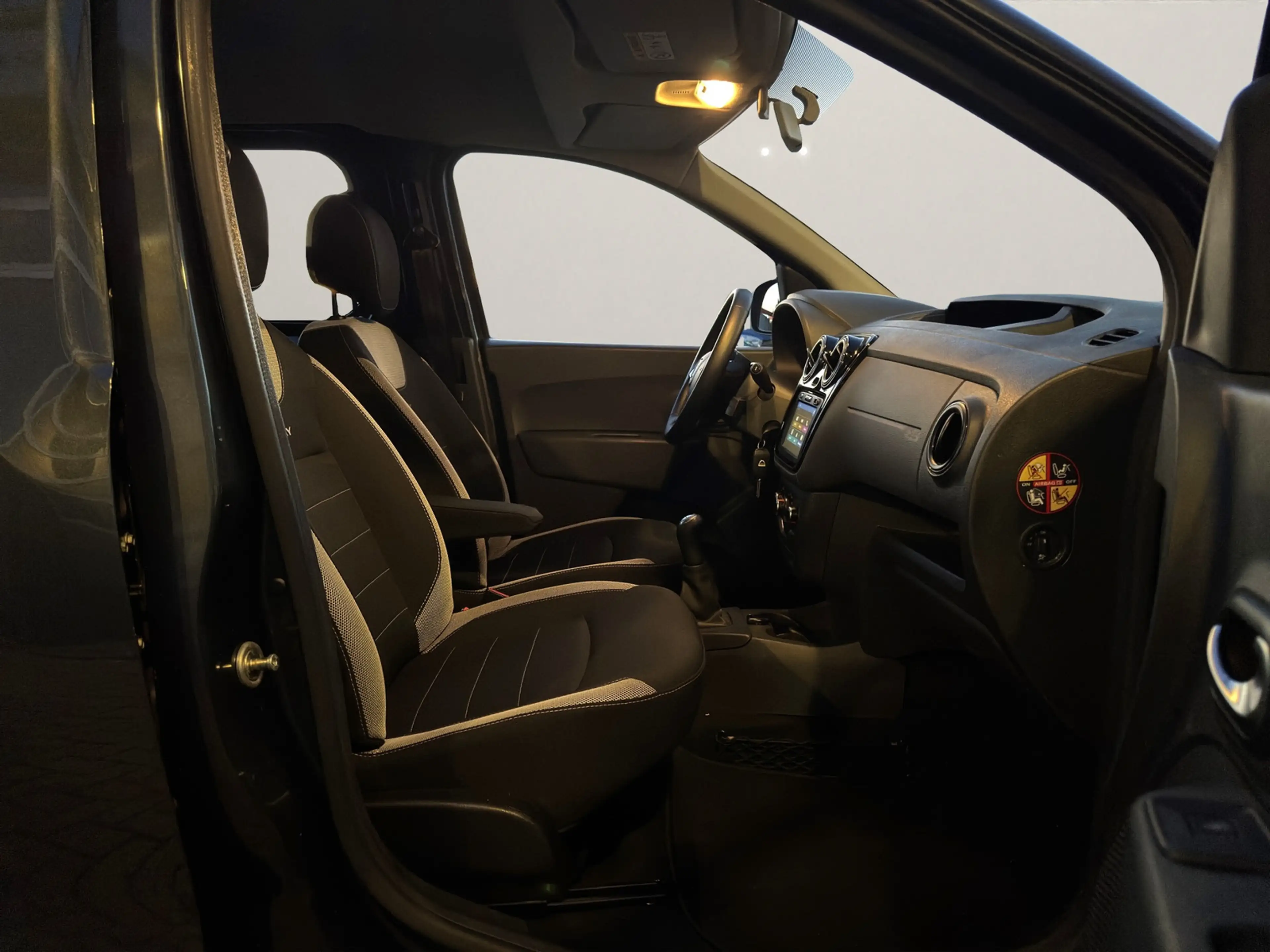 Dacia Dokker Stepway Plus~1,6 Ltr. - 75 kW SCe KAT~SHZ~NAVIGATI — photo 13