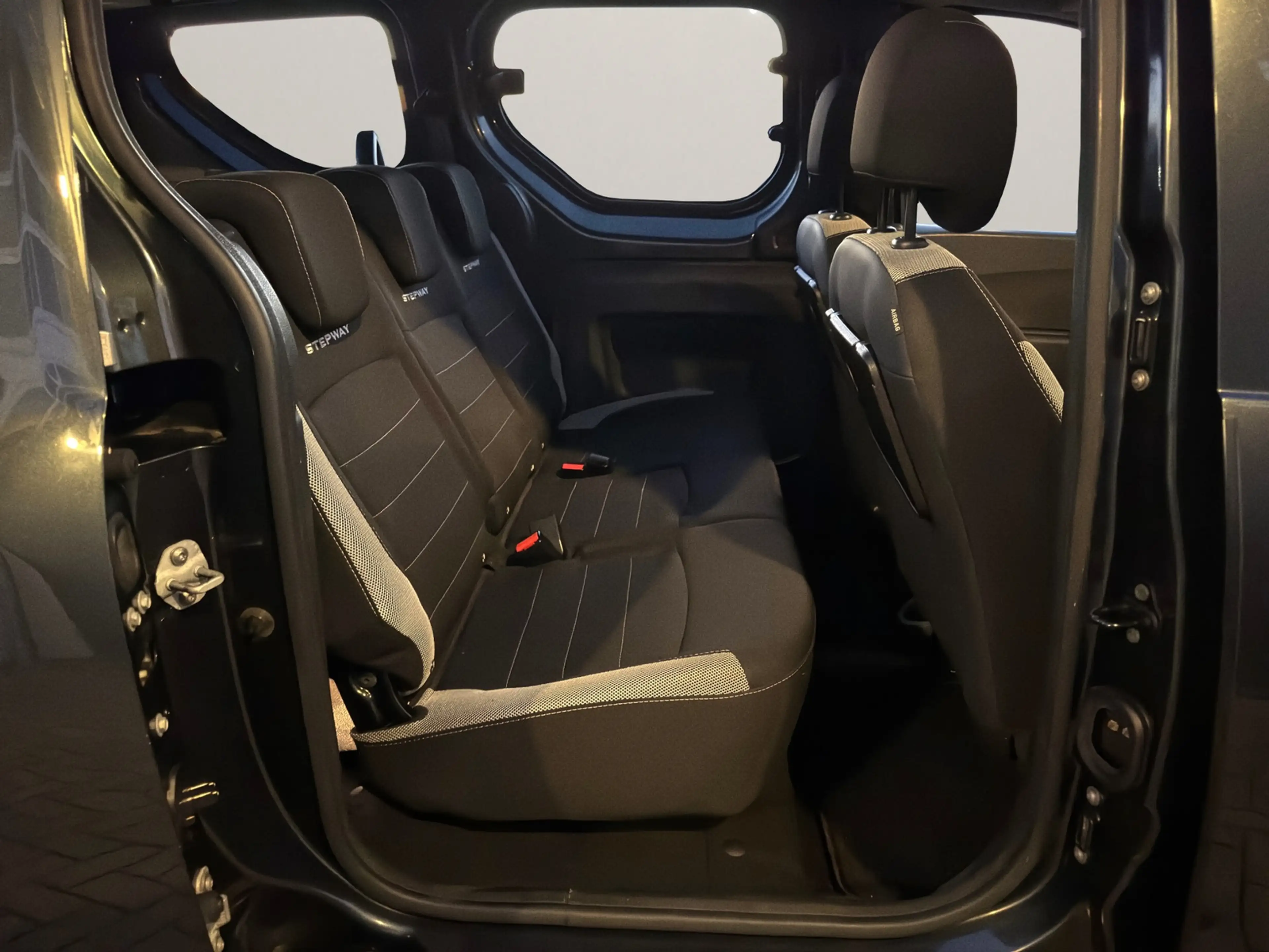 Dacia Dokker Stepway Plus~1,6 Ltr. - 75 kW SCe KAT~SHZ~NAVIGATI — photo 15
