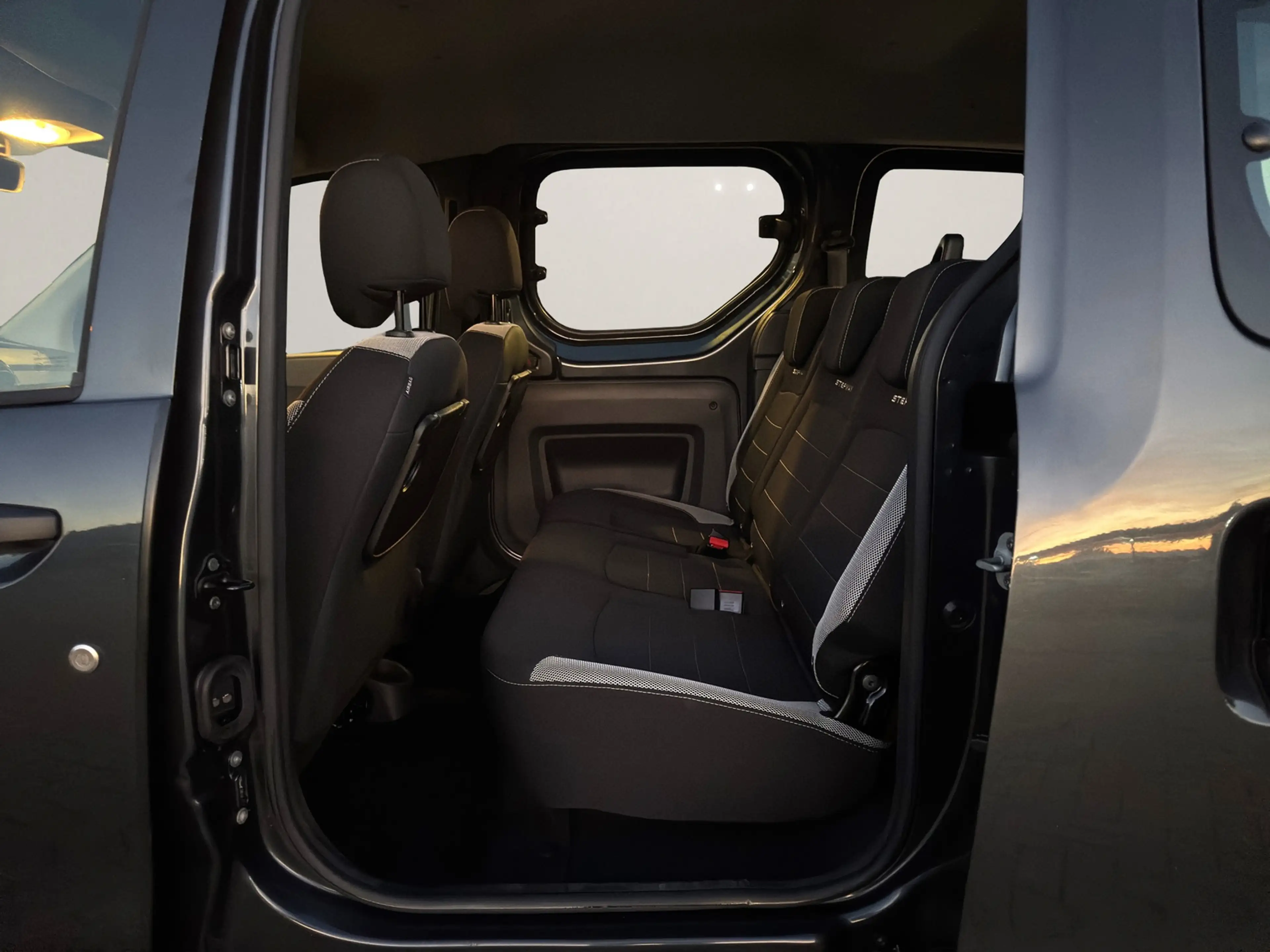 Dacia Dokker Stepway Plus~1,6 Ltr. - 75 kW SCe KAT~SHZ~NAVIGATI — photo 9