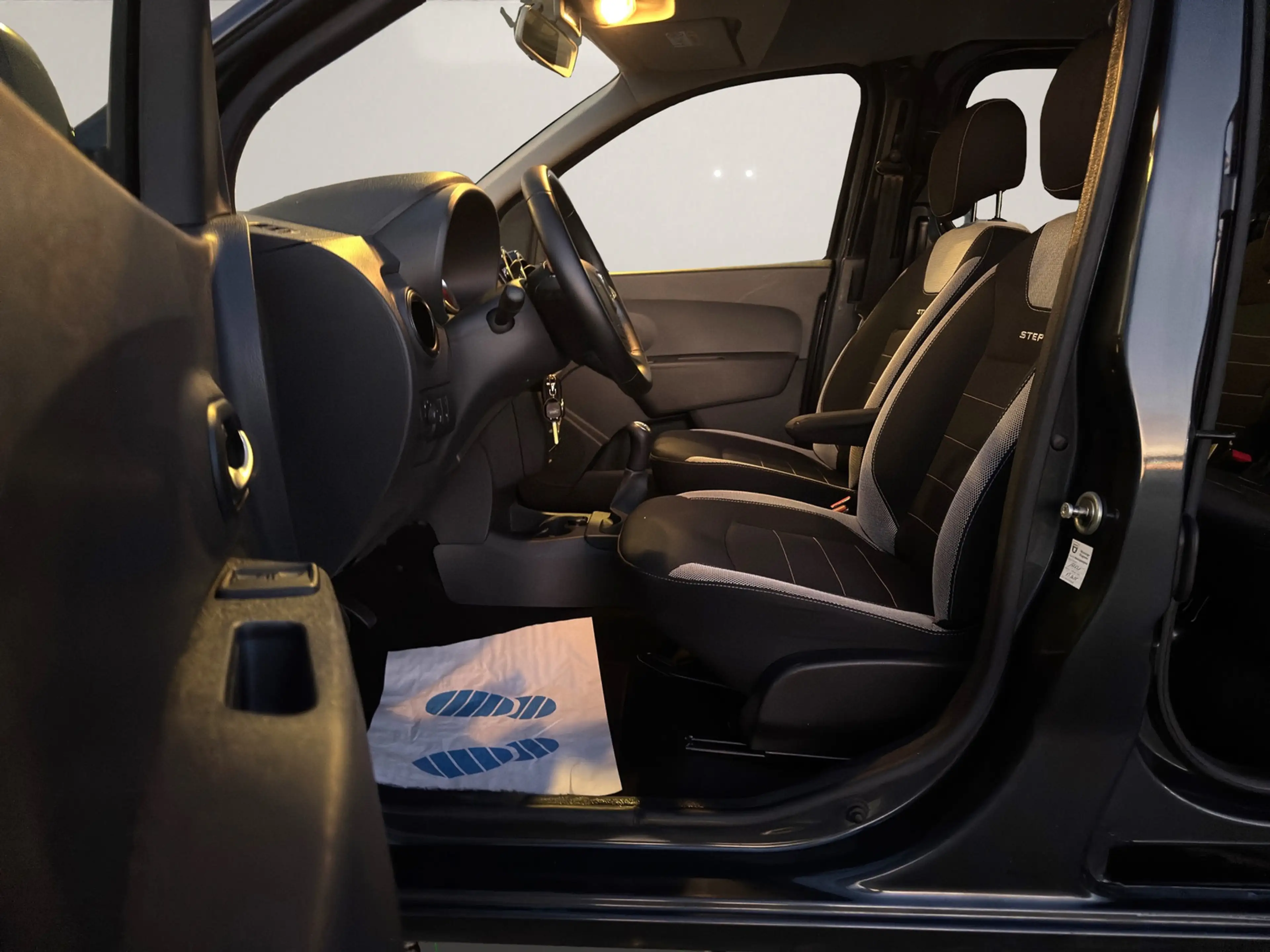 Dacia Dokker Stepway Plus~1,6 Ltr. - 75 kW SCe KAT~SHZ~NAVIGATI — photo 12