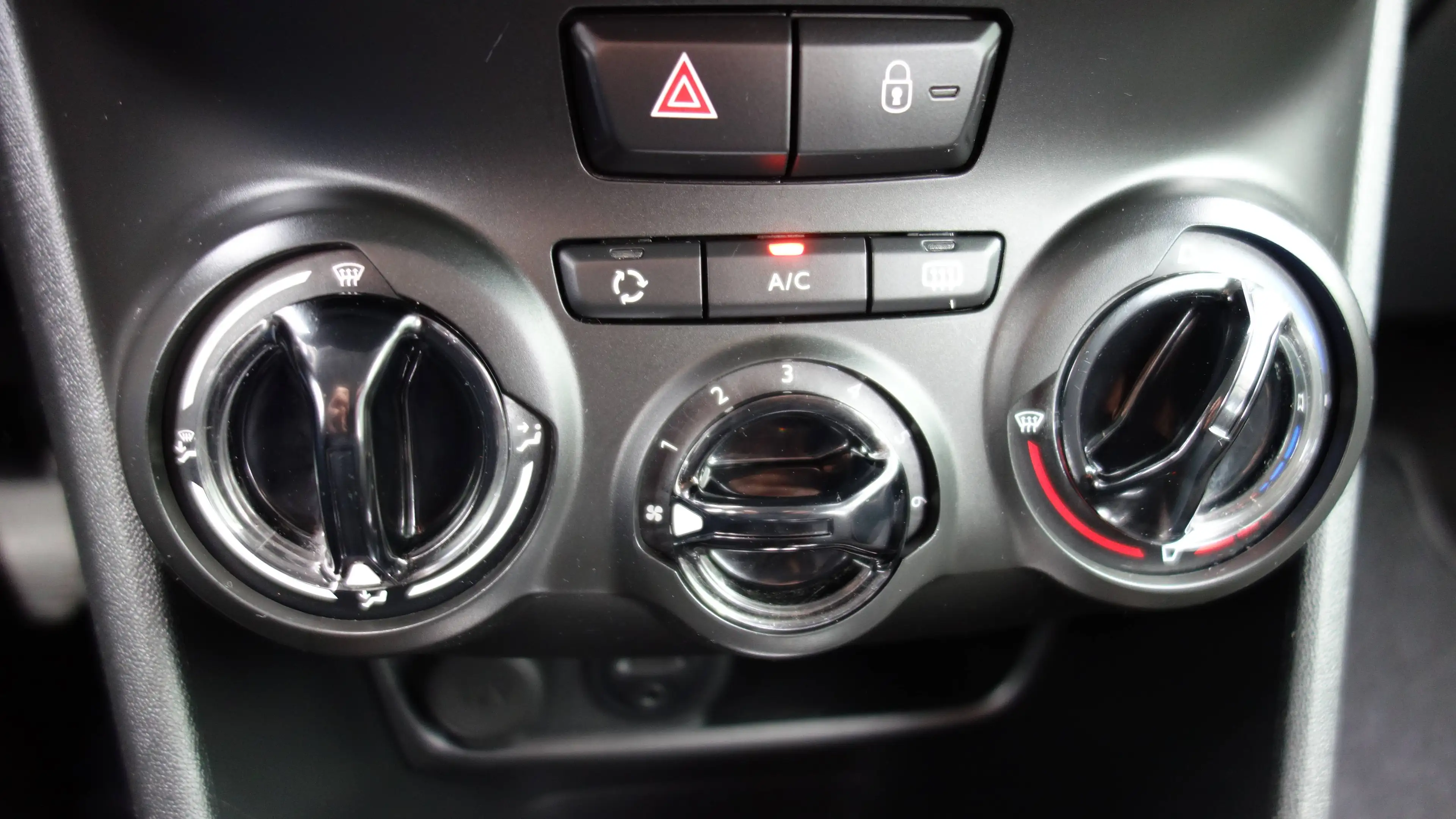 Peugeot 2008 2008 1.6i Allure*BOITE AUTOMATIQUE*GARANTIE 1AN* — photo 9