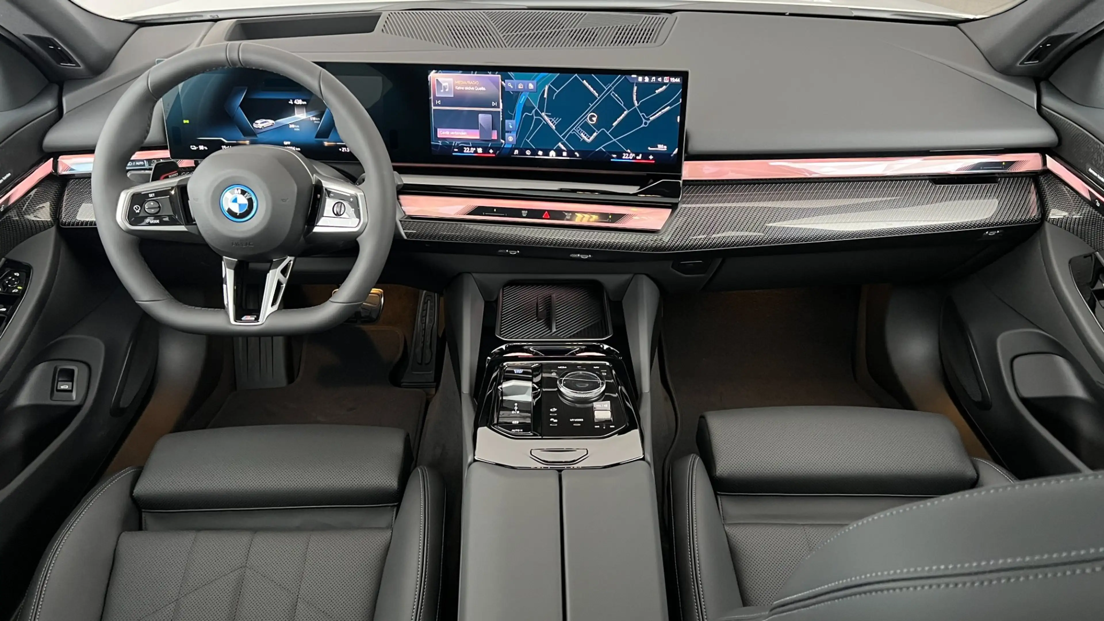 BMW i5 xDrive40 — photo 11