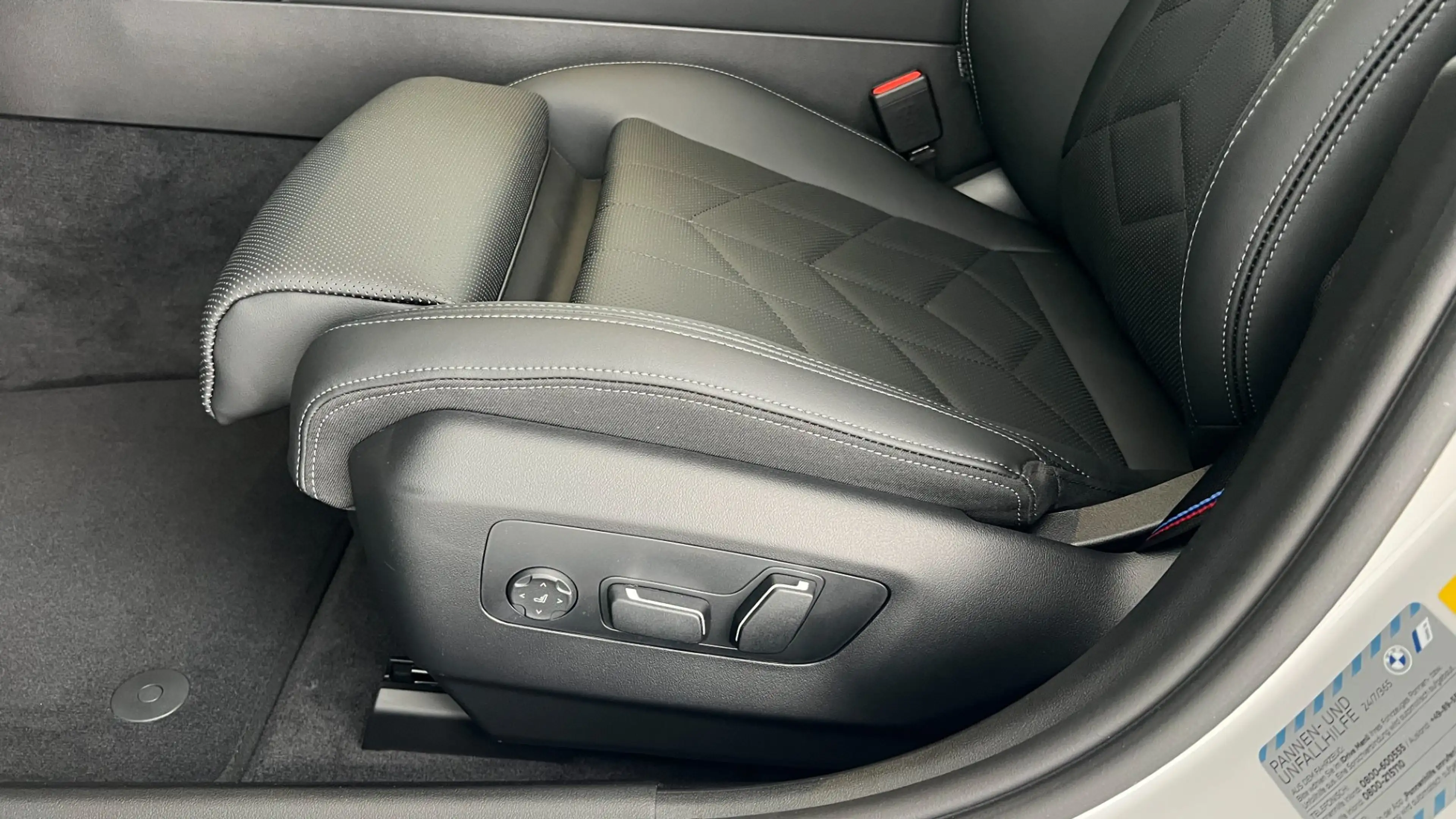 BMW i5 xDrive40 — photo 15