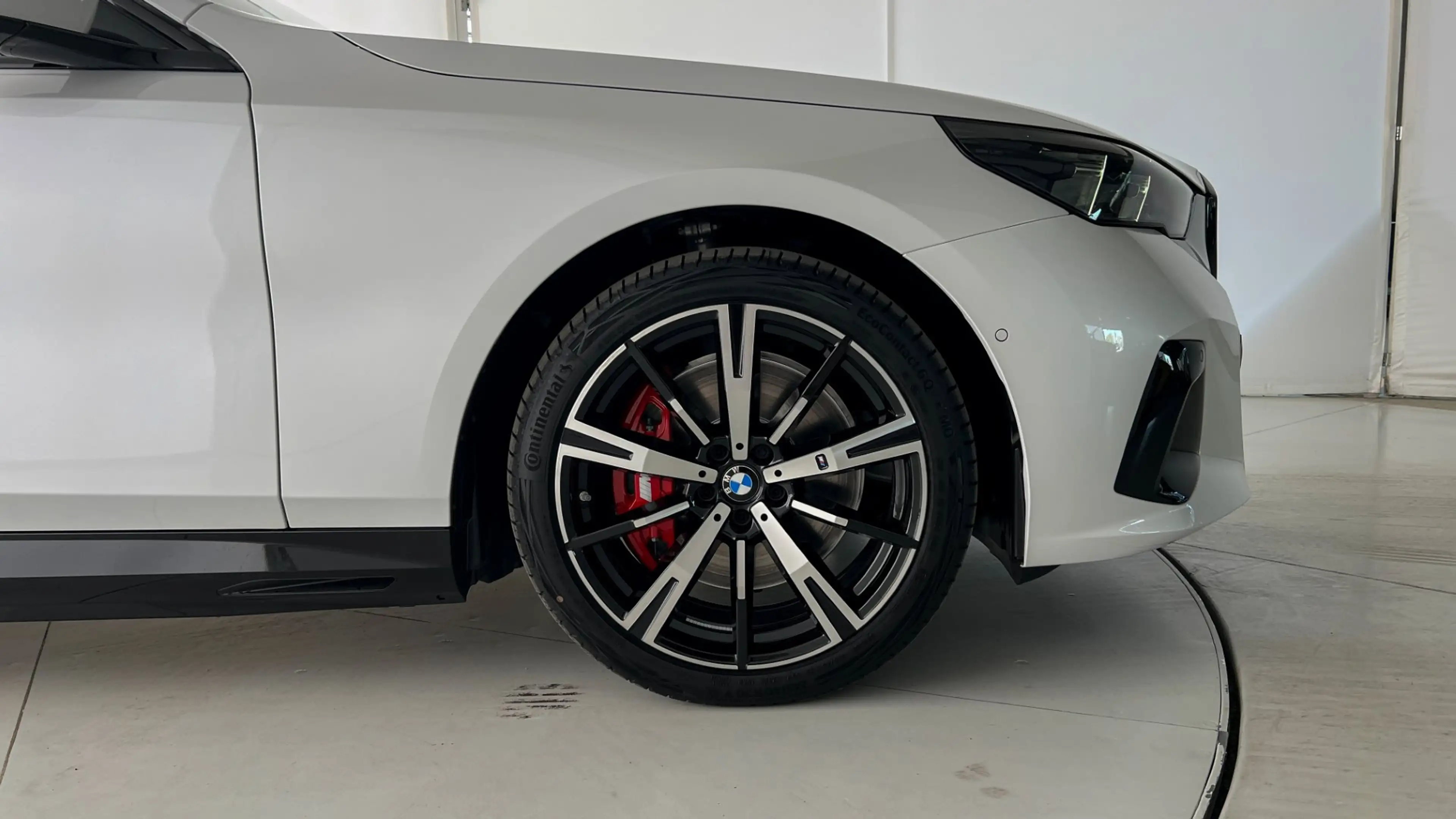 BMW i5 xDrive40 — photo 8