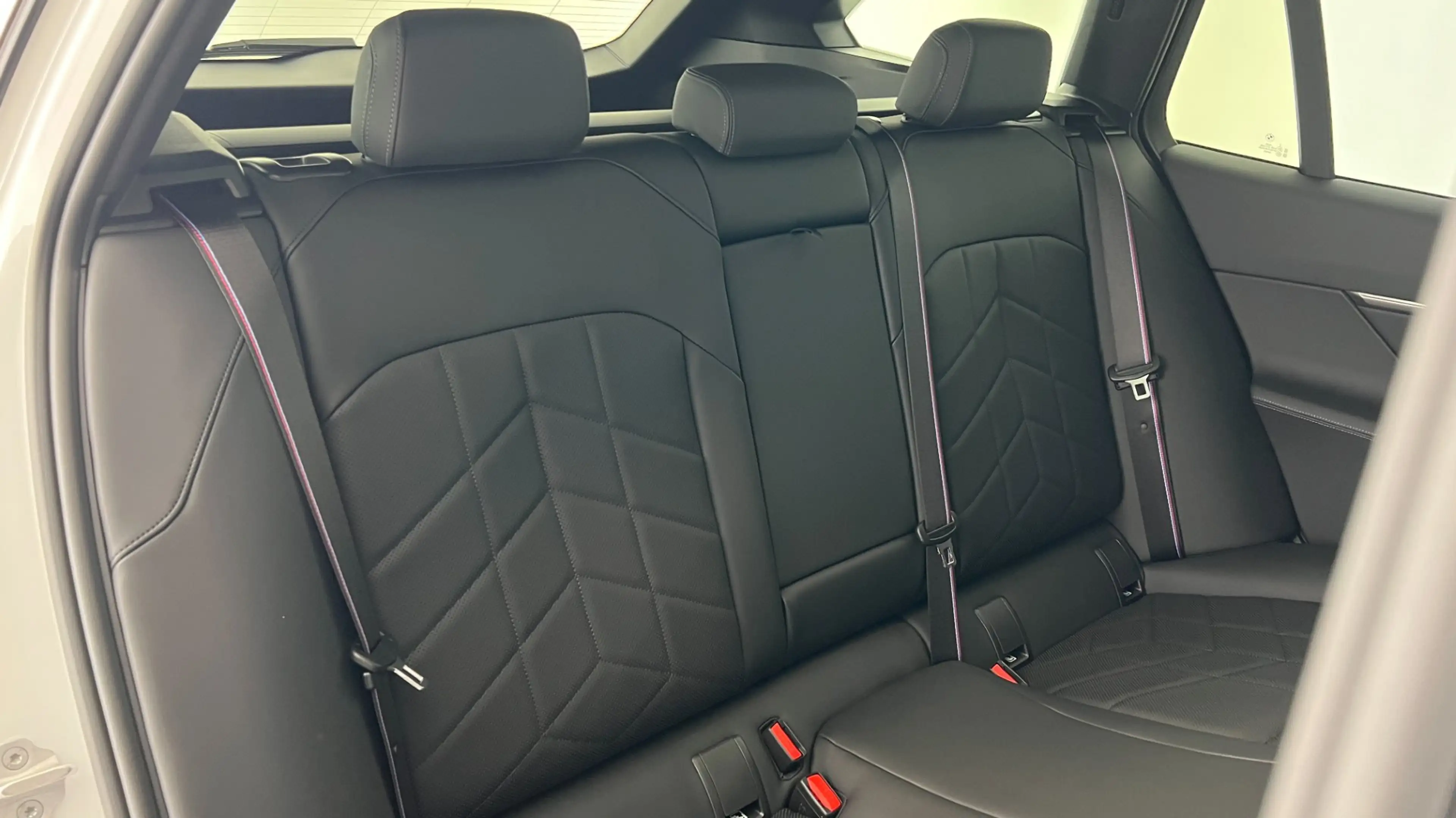 BMW i5 xDrive40 — photo 6