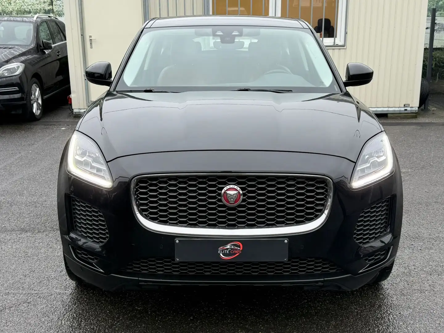 Jaguar E-Pace 2.0 D AWD S / CUIR / CAMERA / CARPLAY / PDC / Schwarz - 2