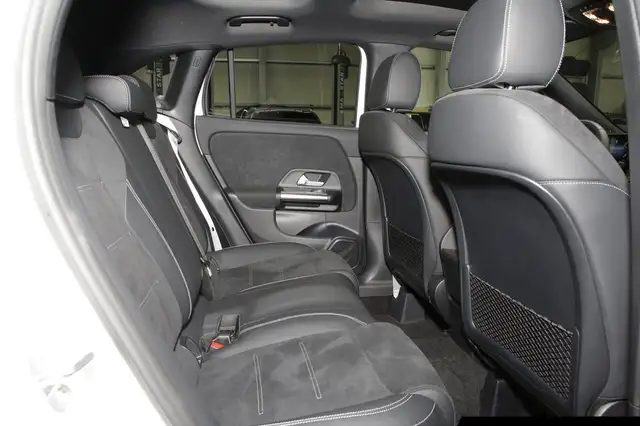 Mercedes-Benz Gla view 9