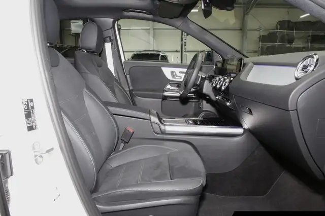 Mercedes-Benz Gla view 6