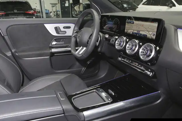 Mercedes-Benz Gla view 8