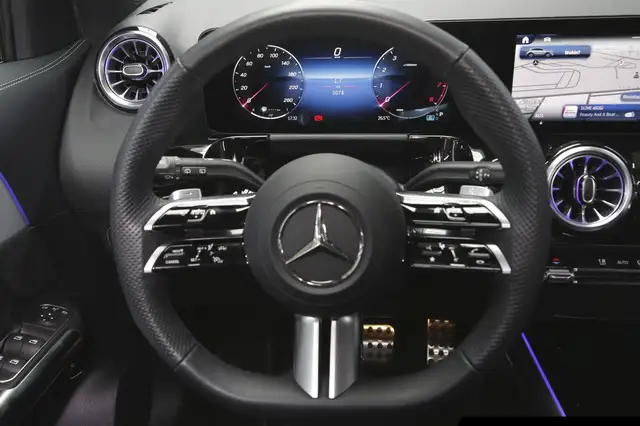 Mercedes-Benz Gla view 13