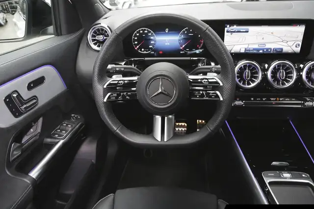 Mercedes-Benz Gla view 11