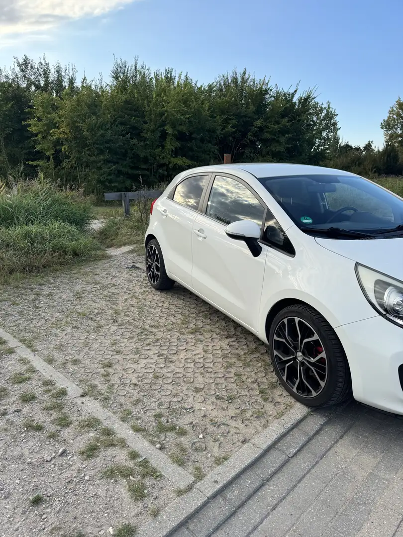 Kia Rio 1.2 CVVT Design Edition Wit - 2