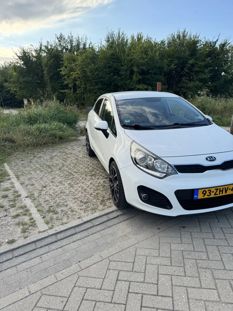 Kia Rio 1.2 CVVT Design Edition Wit - 1