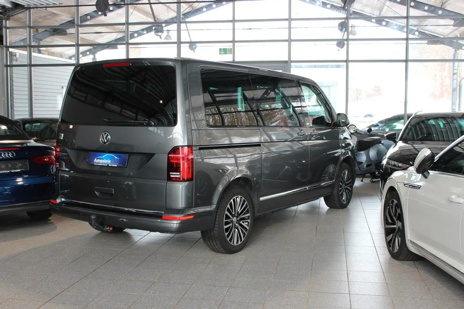 Volkswagen T6 Multivan T6.1 Multivan 2.0 TDi Gen.Six ACC Lane Side App Gris - 2