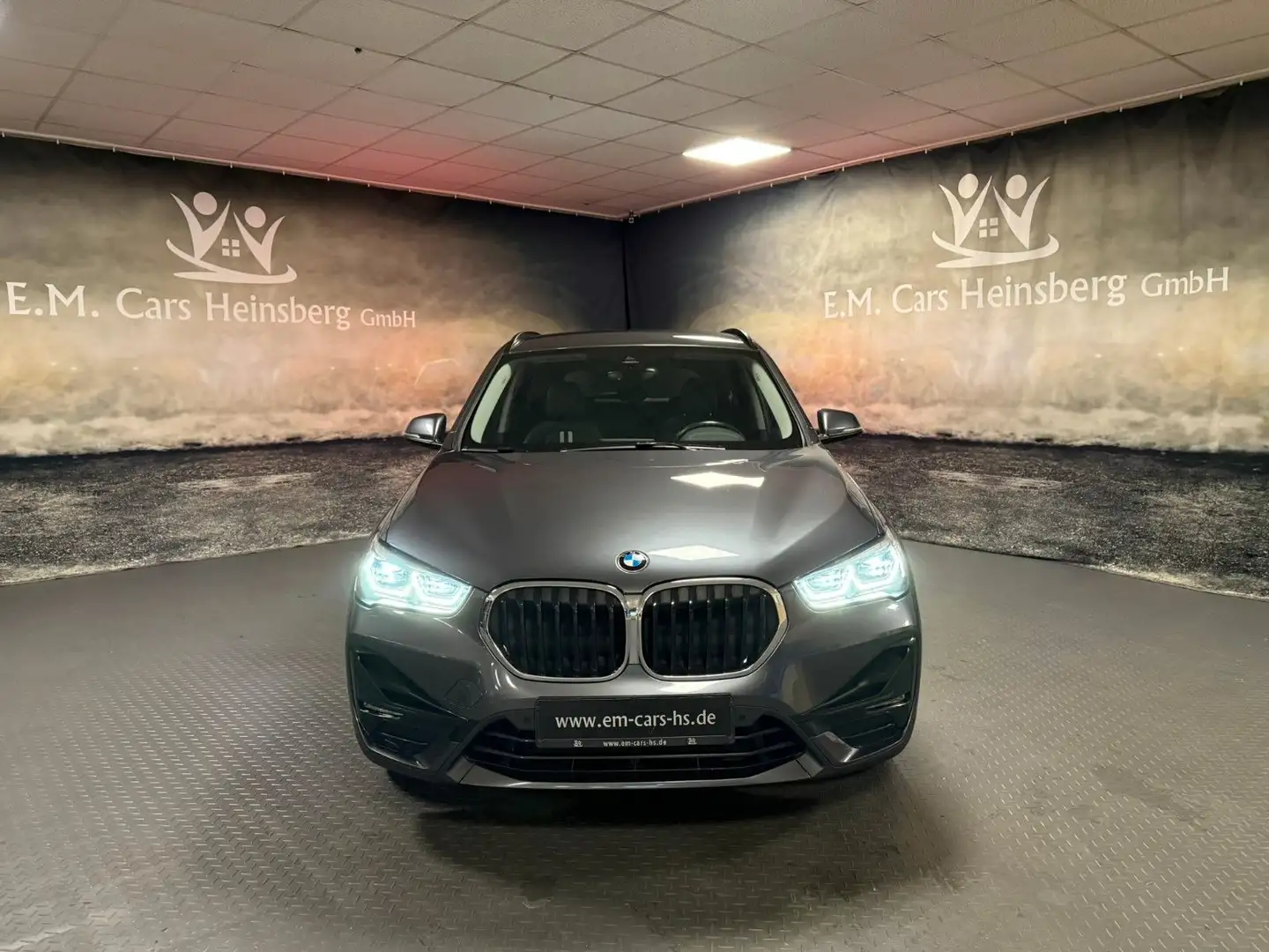 BMW X1 xDrive 25d Sport Line AHK Kamera LED Business Gris - 2