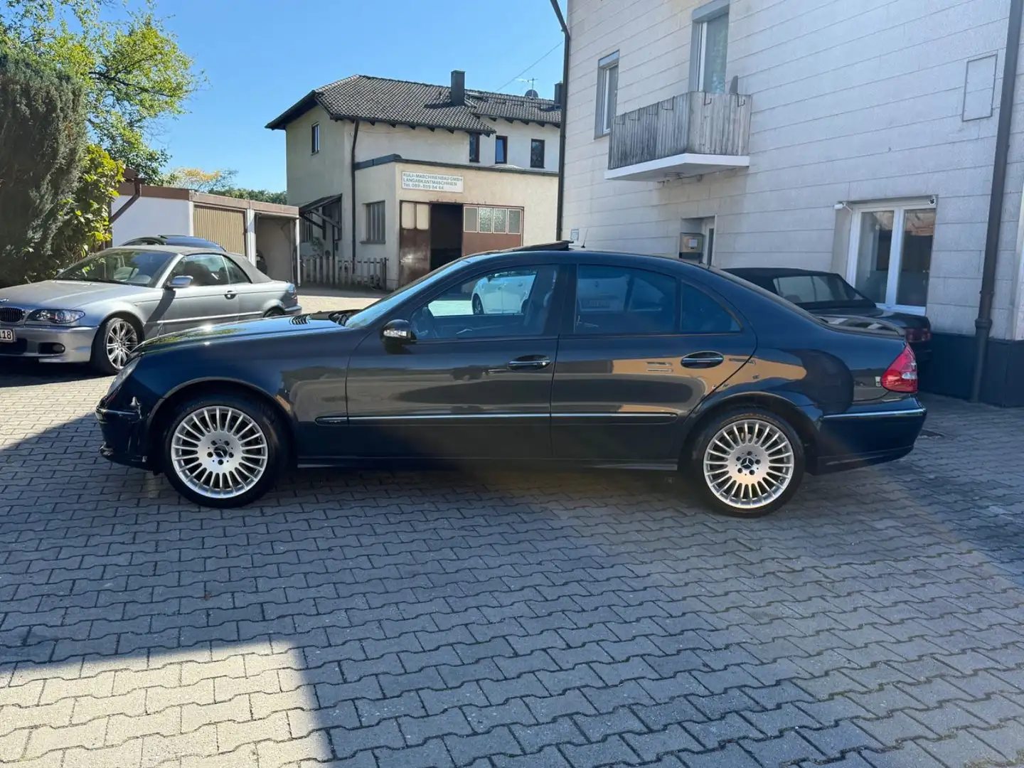 Mercedes-Benz E 320 AVANTGARDE AMG TÜV 07.2026 Blau - 2