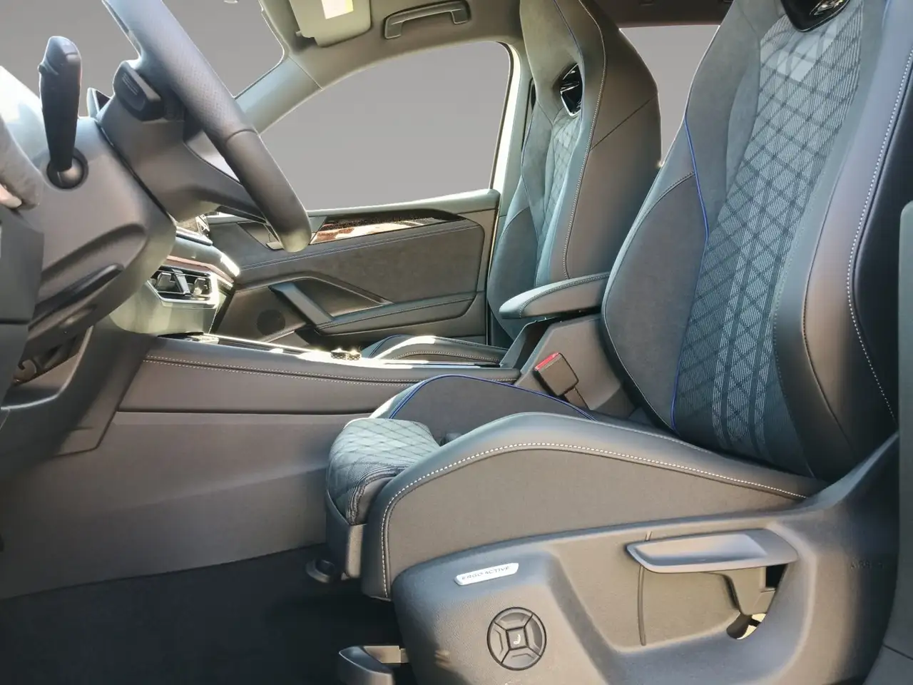 Volkswagen Tiguan Sport TDI 4MOTION DSG 9