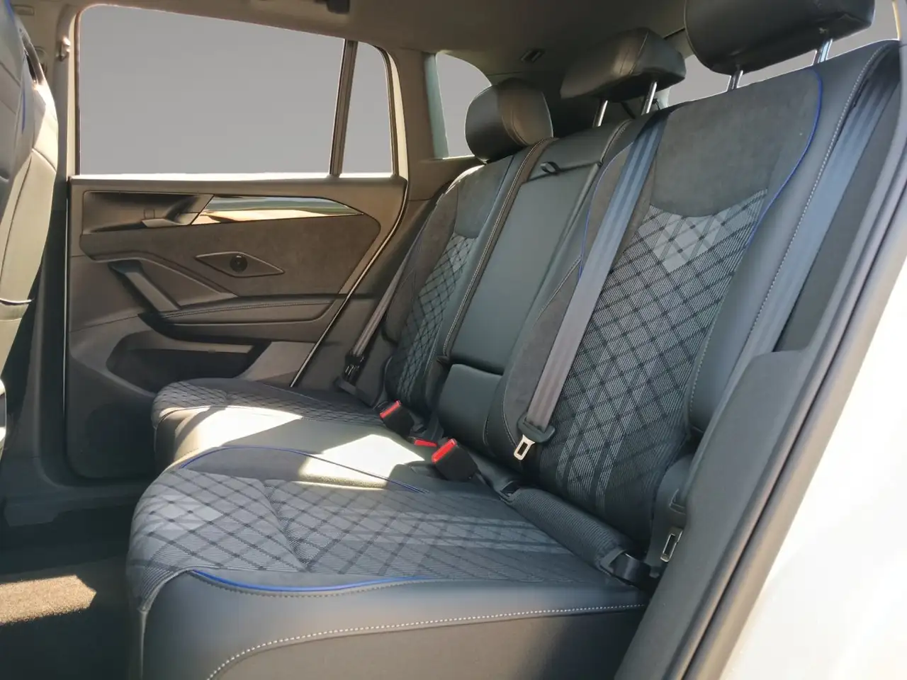Volkswagen Tiguan Sport TDI 4MOTION DSG 13