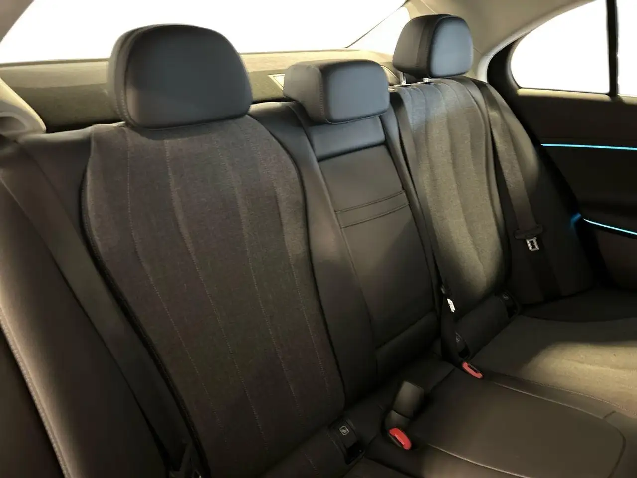 Mercedes-Benz E 200 - E 200 d Advanced auto 16