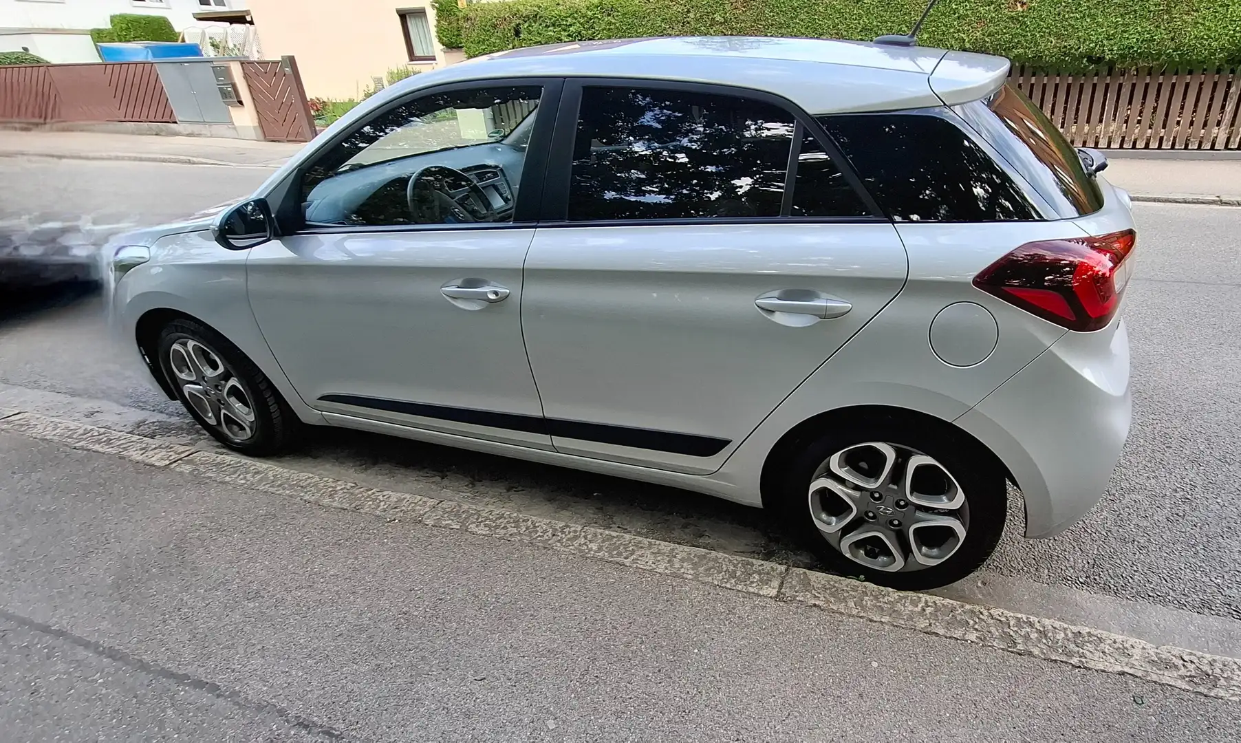 Hyundai i20 blue 1.0 T-GDI Active DCT Style Silber - 2