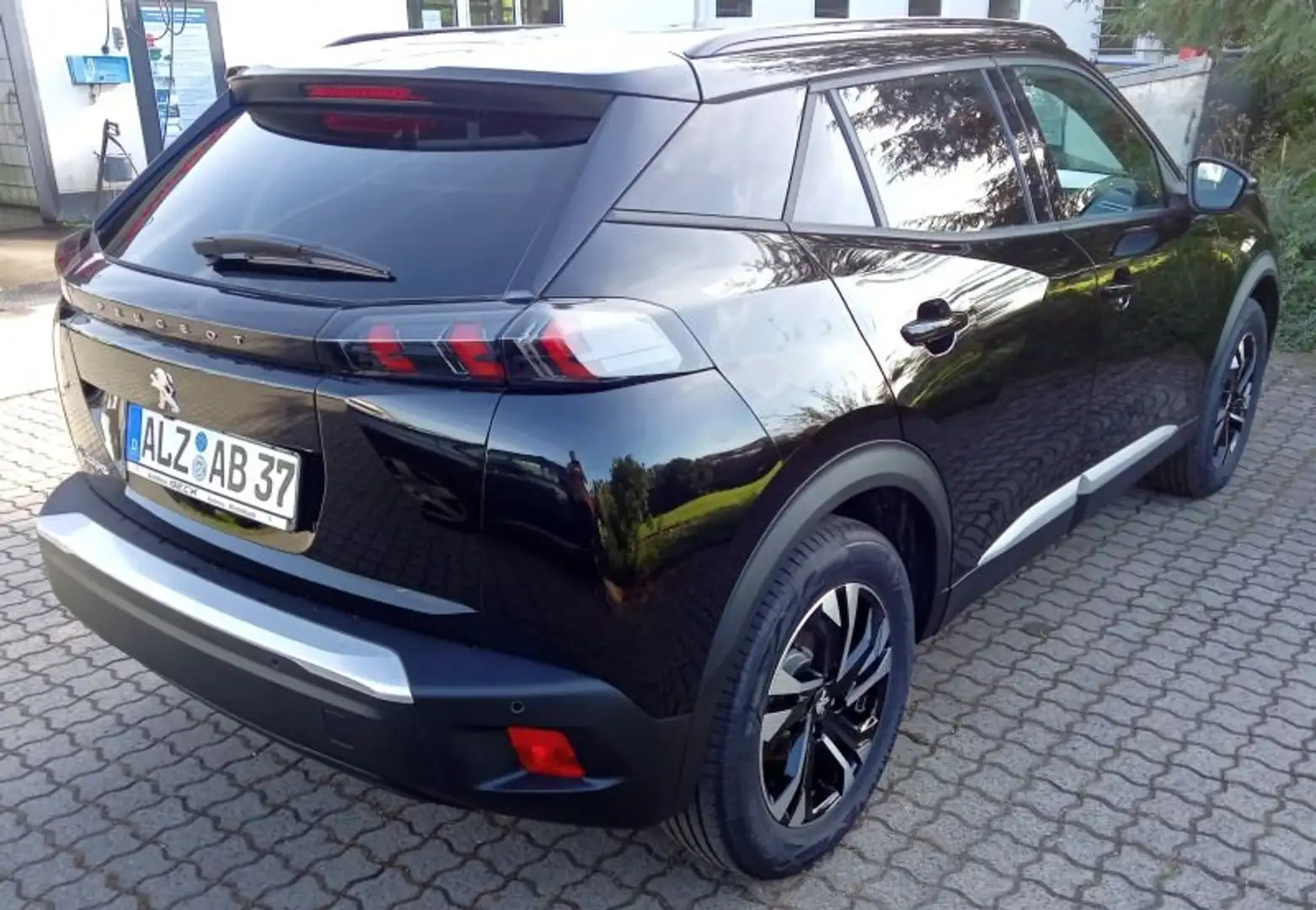 Peugeot 2008 Elektro Allure Grau - 2