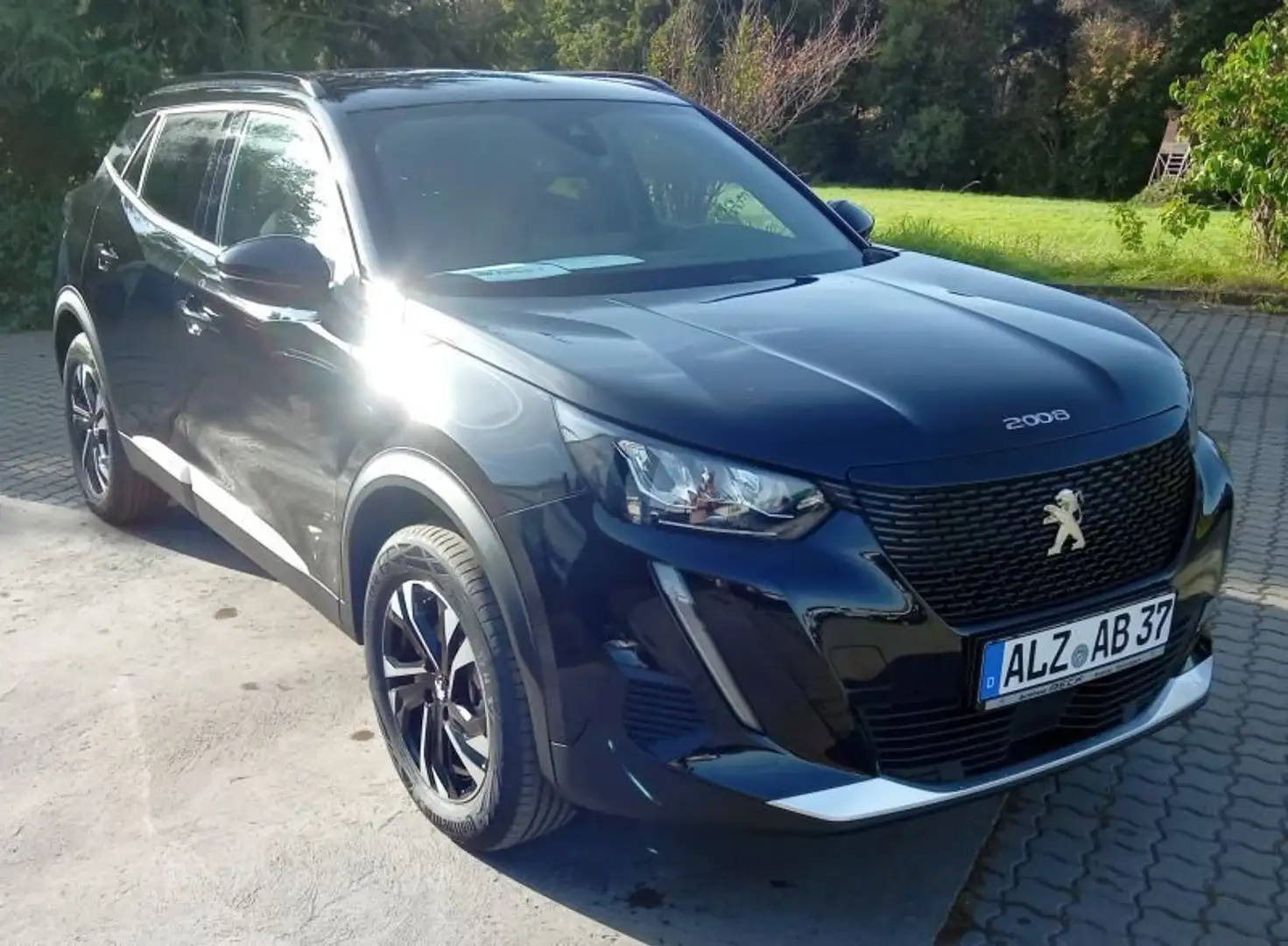 Peugeot 2008 Elektro Allure Grau - 1
