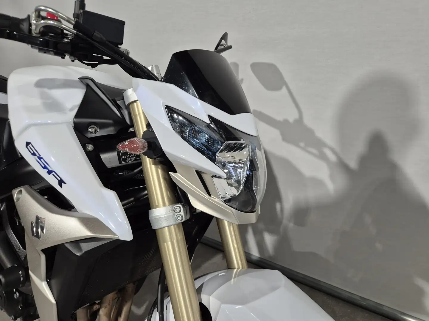 Suzuki GSR 750 Wit - 2