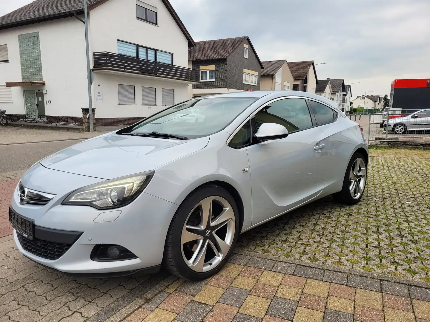 Opel Astra GTC 2.0 CDTI ecoFLEX Ezüst - 2