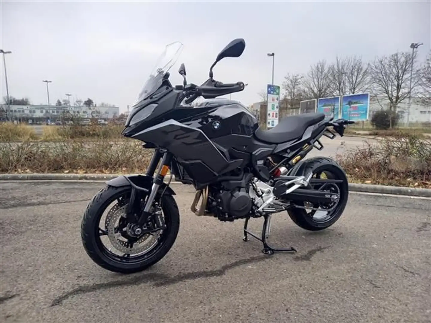 BMW F 900 XR Negro - 1
