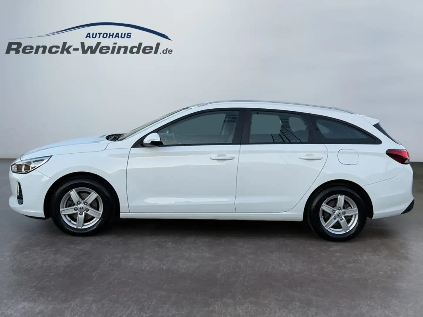 Hyundai i30 1.4 Family Klima PDC SHZ Spurhalteass. Kollisionsw Blanc - 2