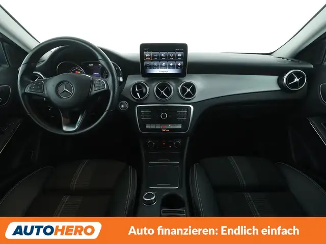 Mercedes-Benz Gla view 12