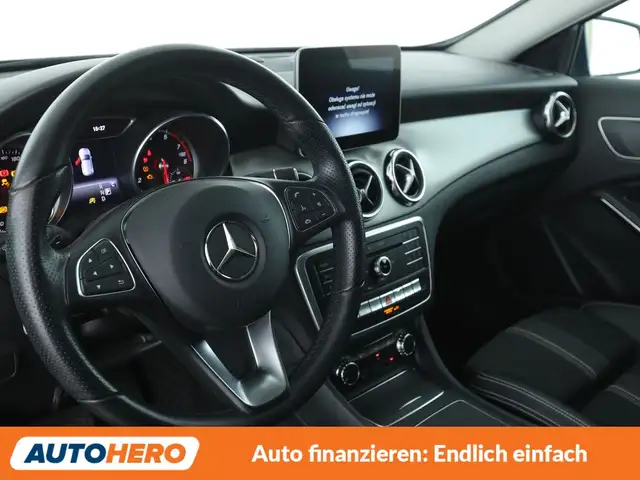 Mercedes-Benz Gla view 11