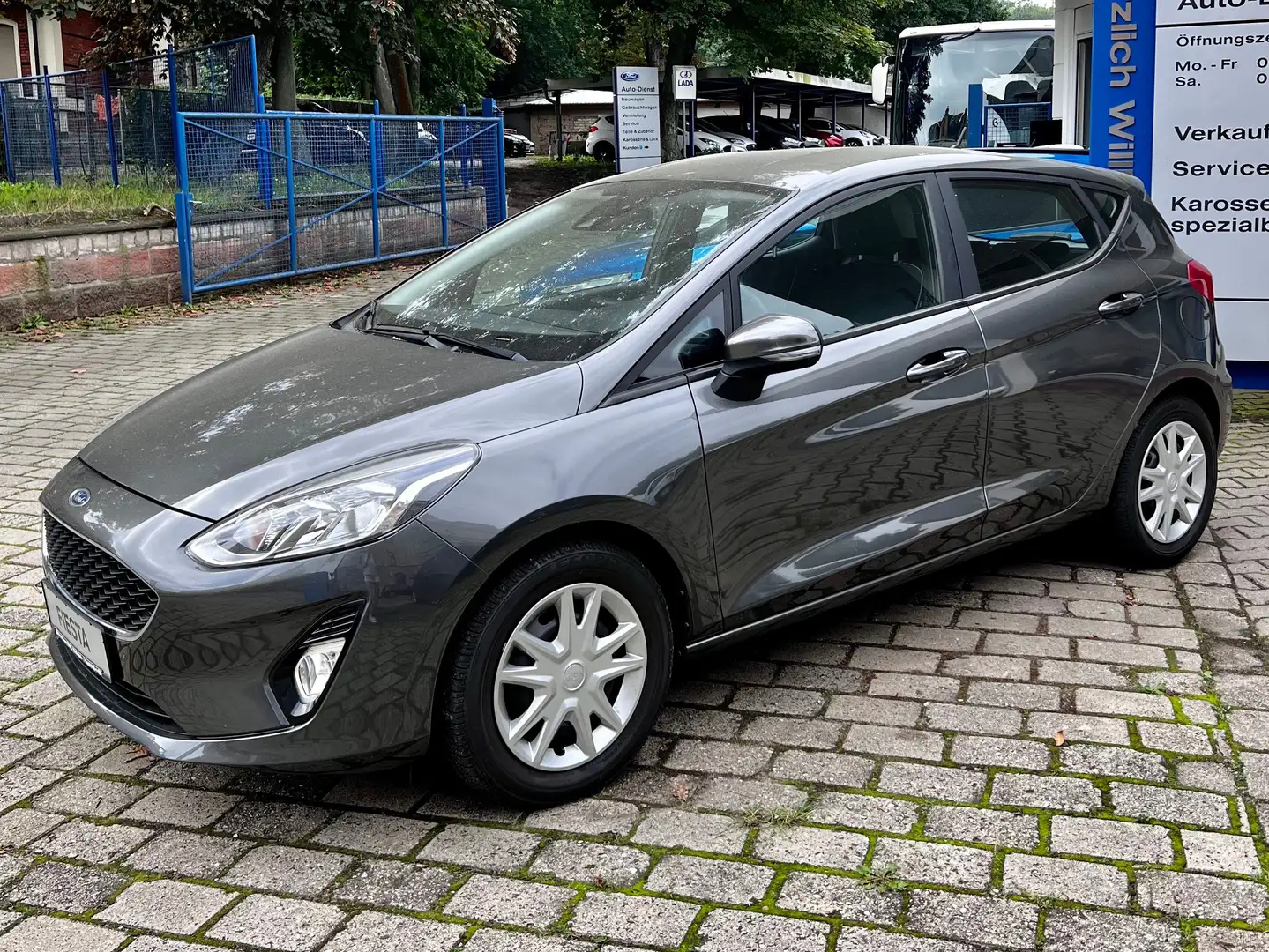 Ford Fiesta Cool & Connect Grijs - 1