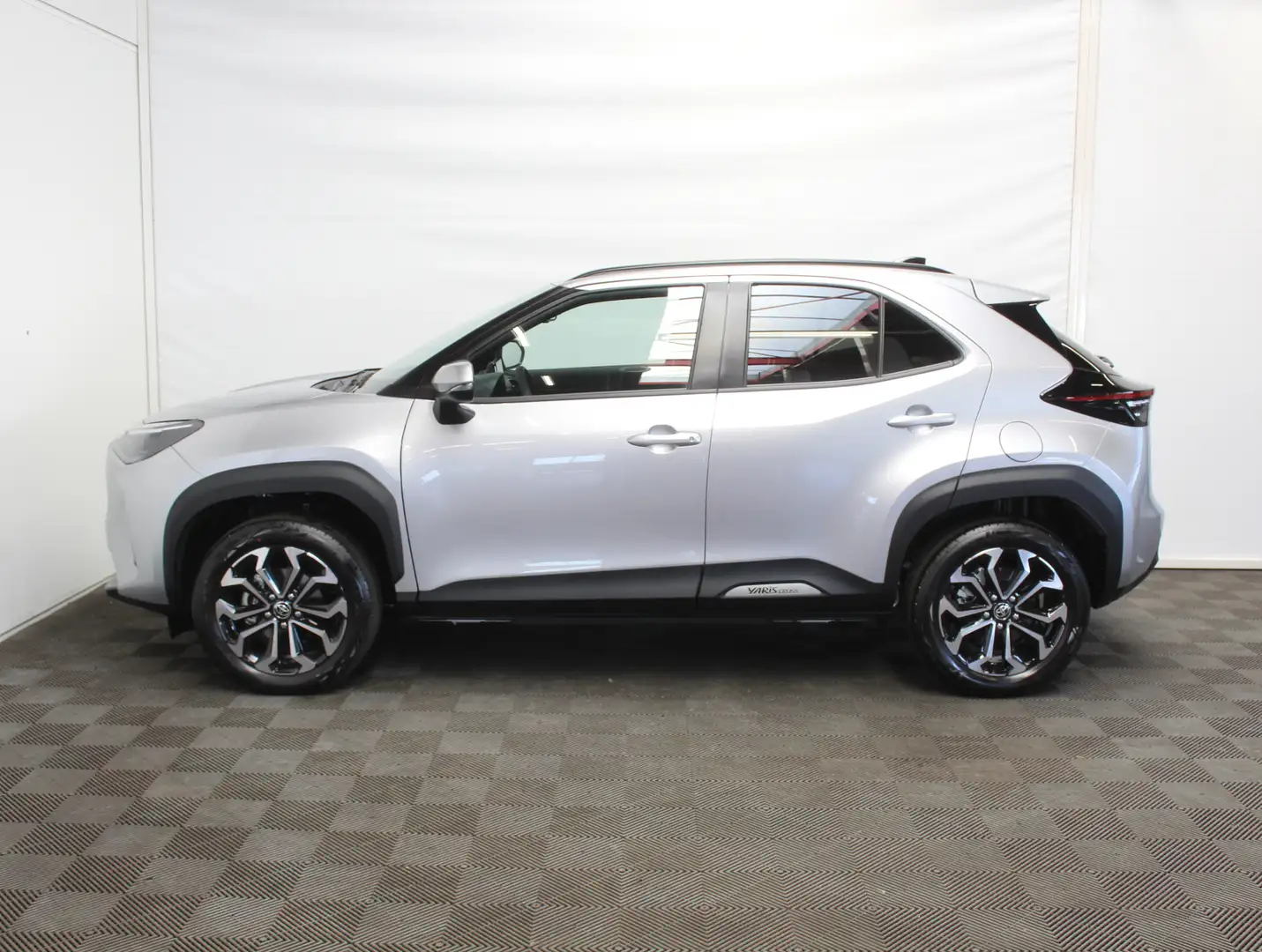Toyota Yaris Cross 1.5 Hybrid 115 Dynamic CAMERA | CARPLAY | ADAPCRUI Grau - 2