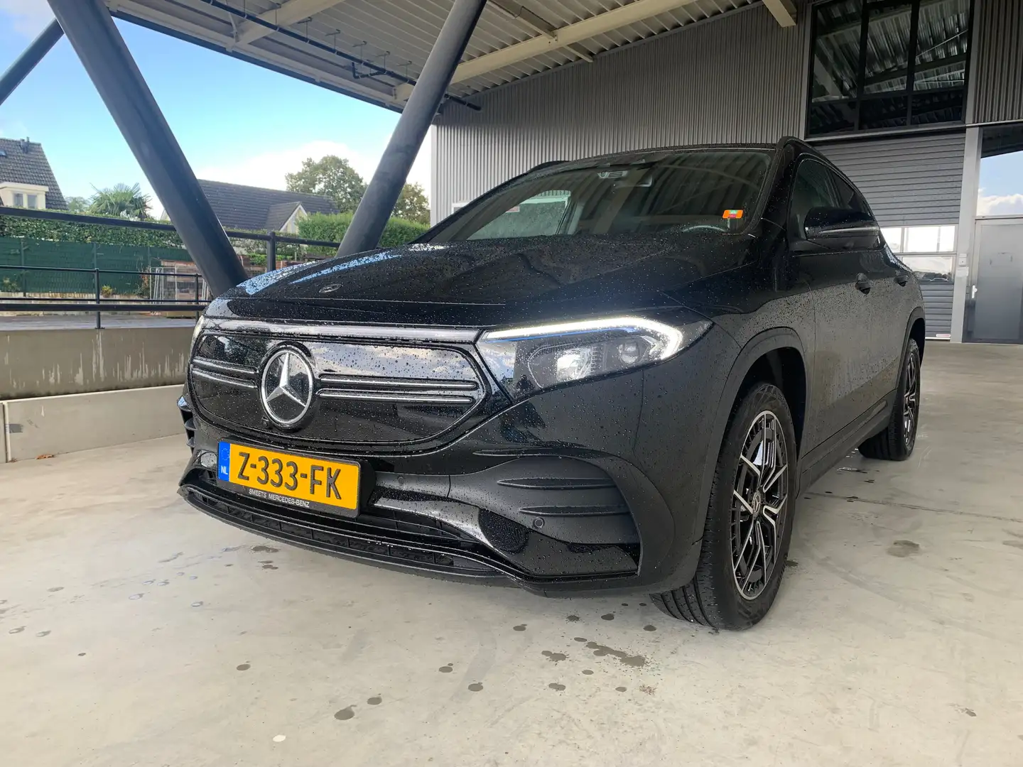 Mercedes-Benz EQA EQA 250+ Business Edition AMG line Panorama Zwart - 1
