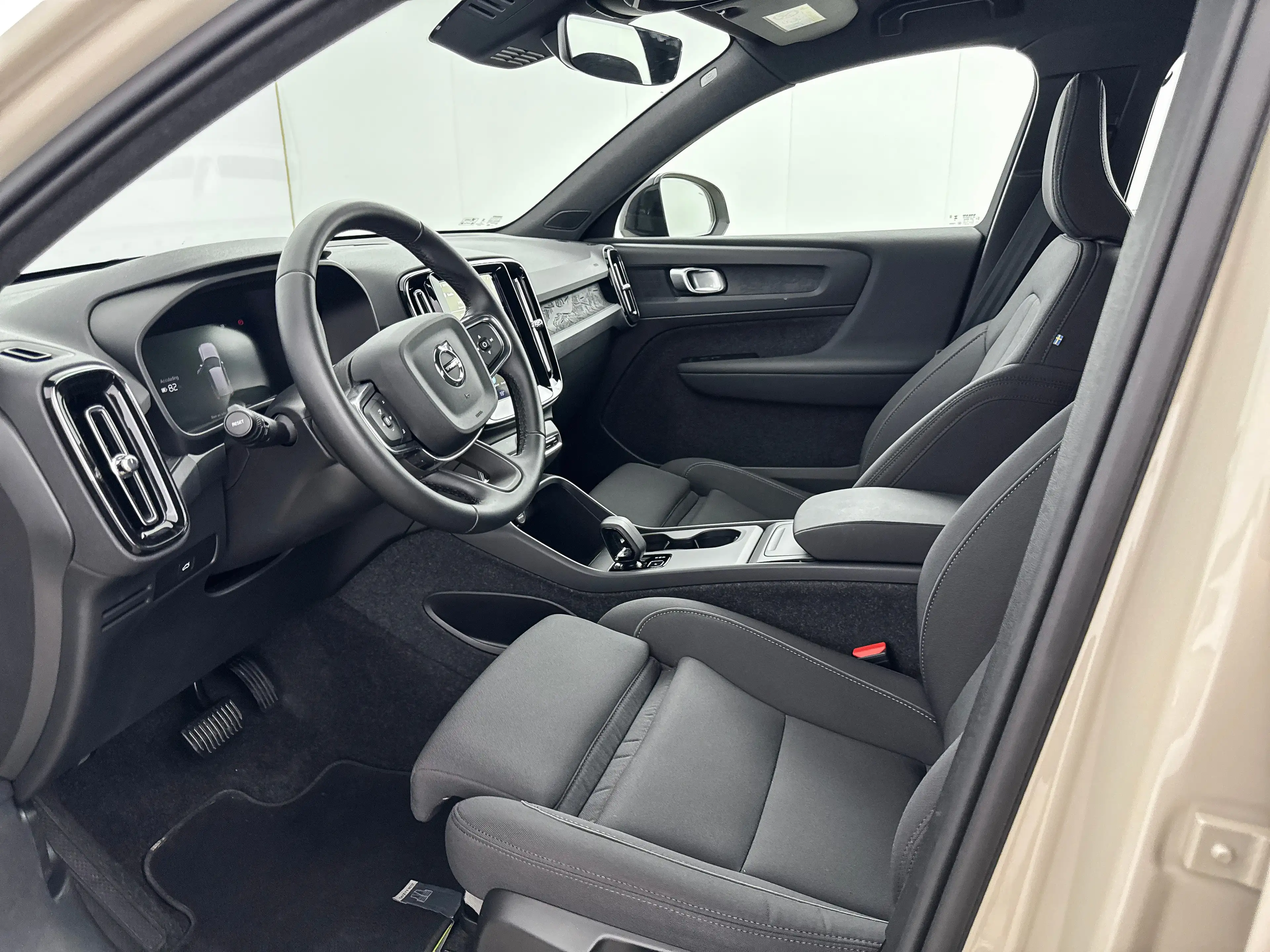 Volvo EX40 Single Motor Extended Range Plus 82 kWh | 19" Alls — photo 10