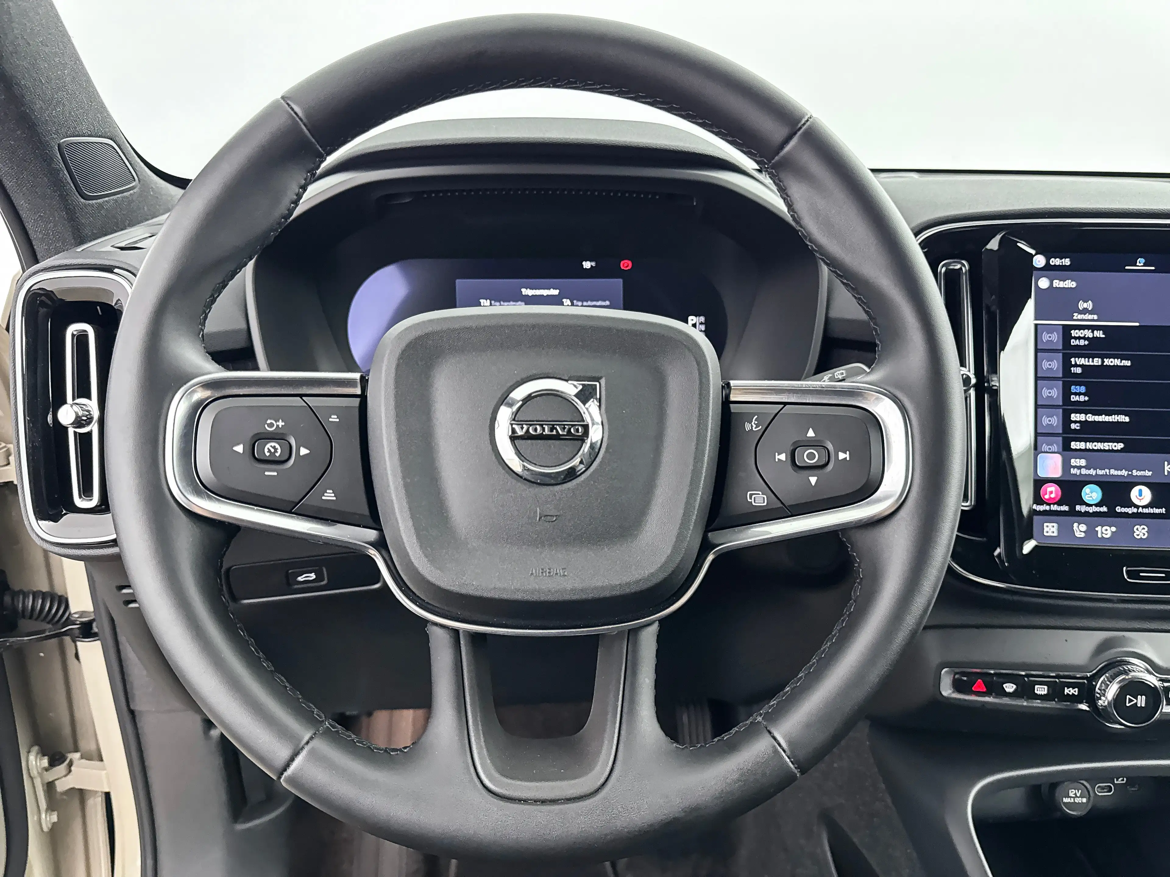 Volvo EX40 Single Motor Extended Range Plus 82 kWh | 19" Alls — photo 9