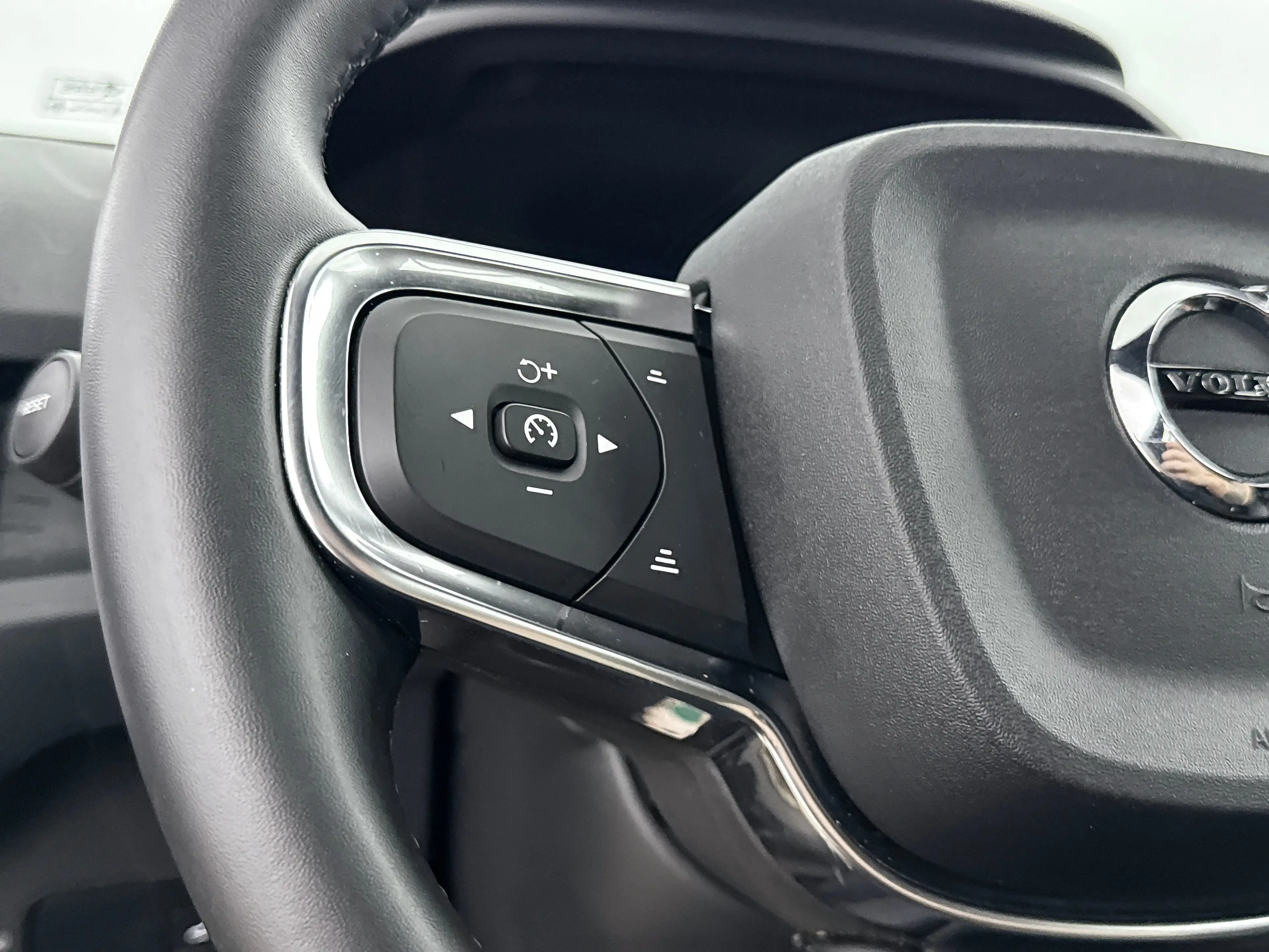 Volvo EX40 Single Motor Extended Range Plus 82 kWh | 19" Alls — photo 15