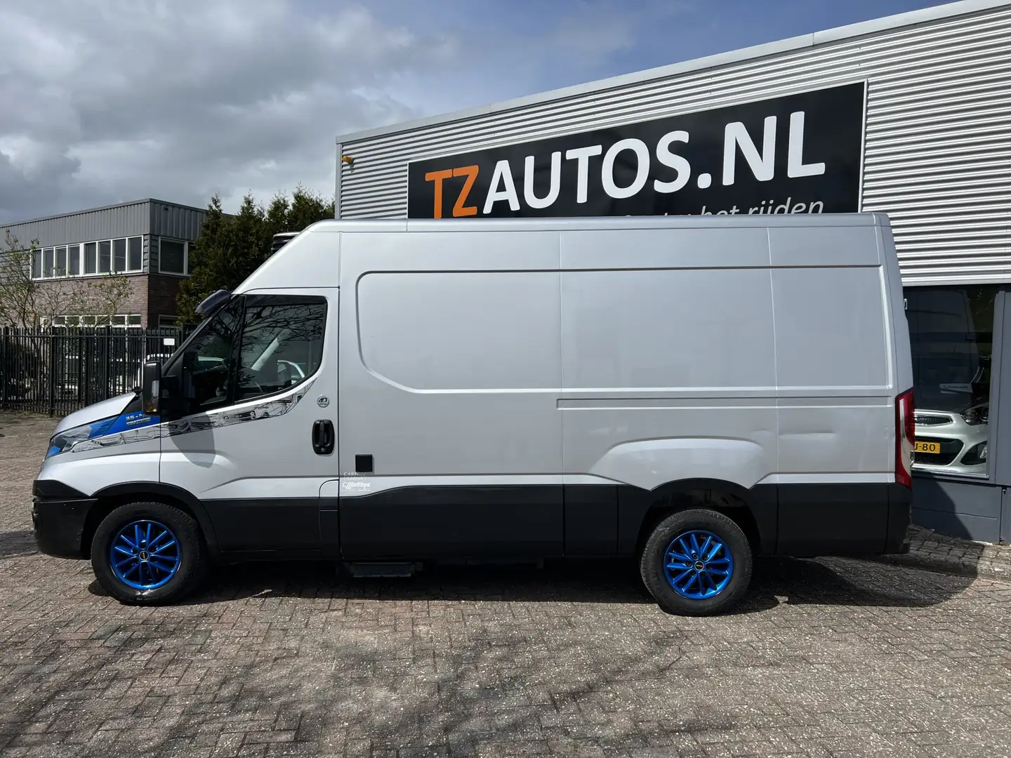 Iveco Daily 35S14NV L2H2 3.0 CNG Aut. Euro6 Koelwagen Silber - 2