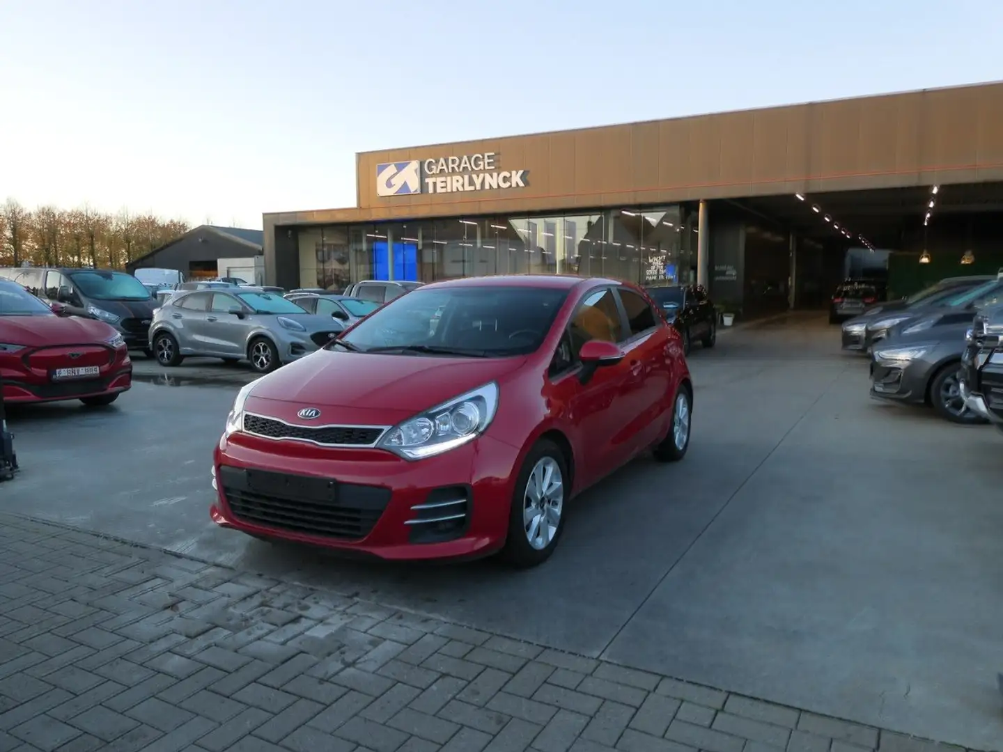 Kia Rio 1.2 i benzine 85pk 5d Business Luxe Camera (92591) Rouge - 1