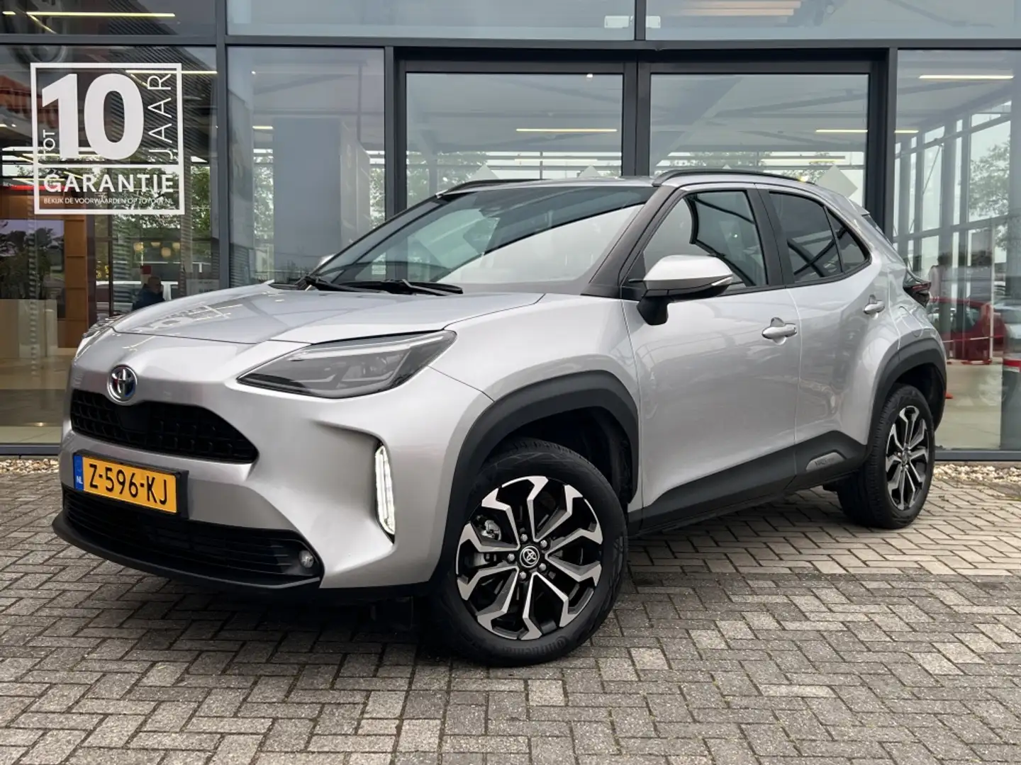Toyota Yaris Cross 1.5 Hybrid Dynamic Gris - 1