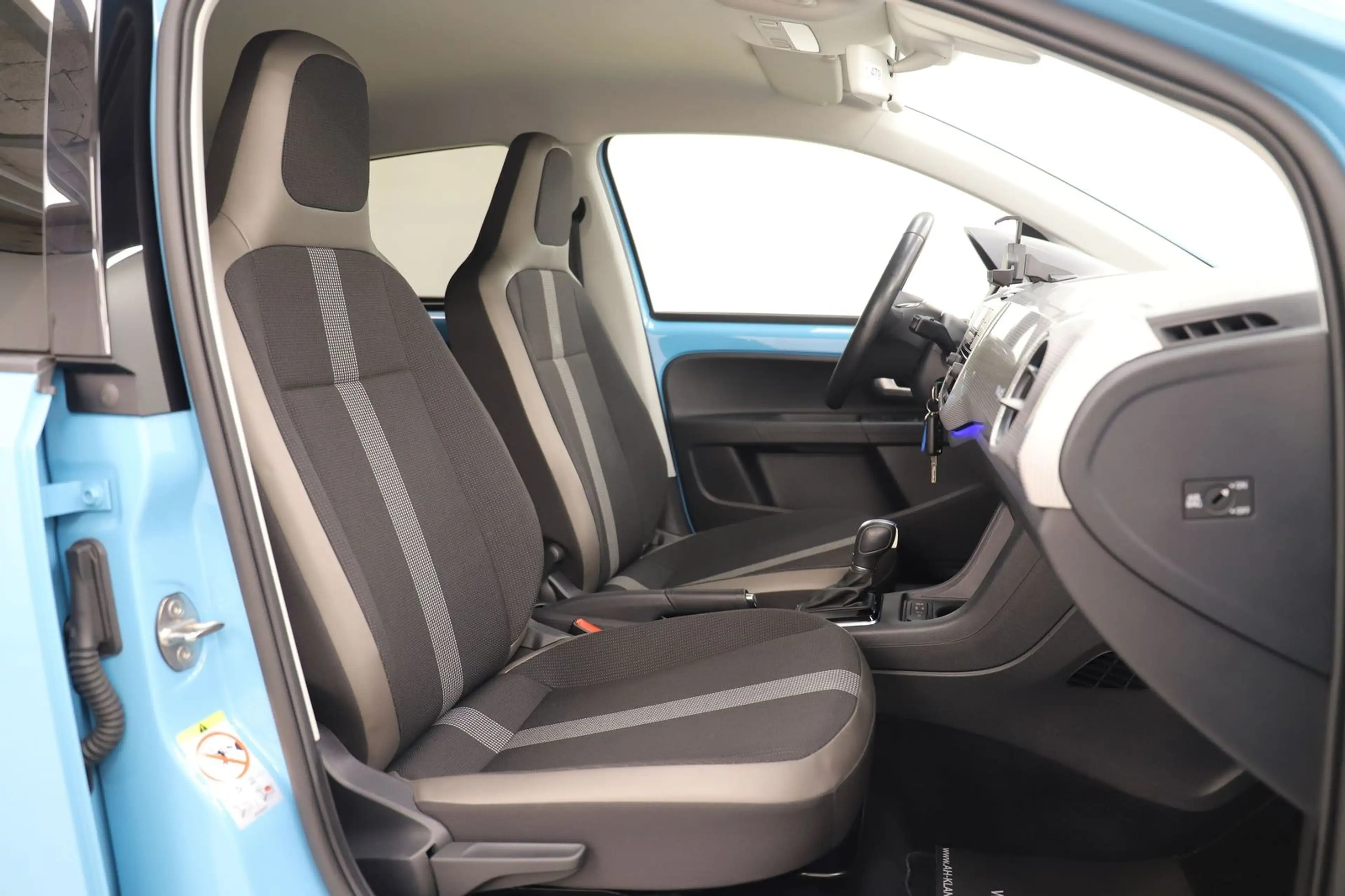 Volkswagen e-up! up! e-up! 83PS RCAM AHK SHZ 1.Hand Facelift — photo 10