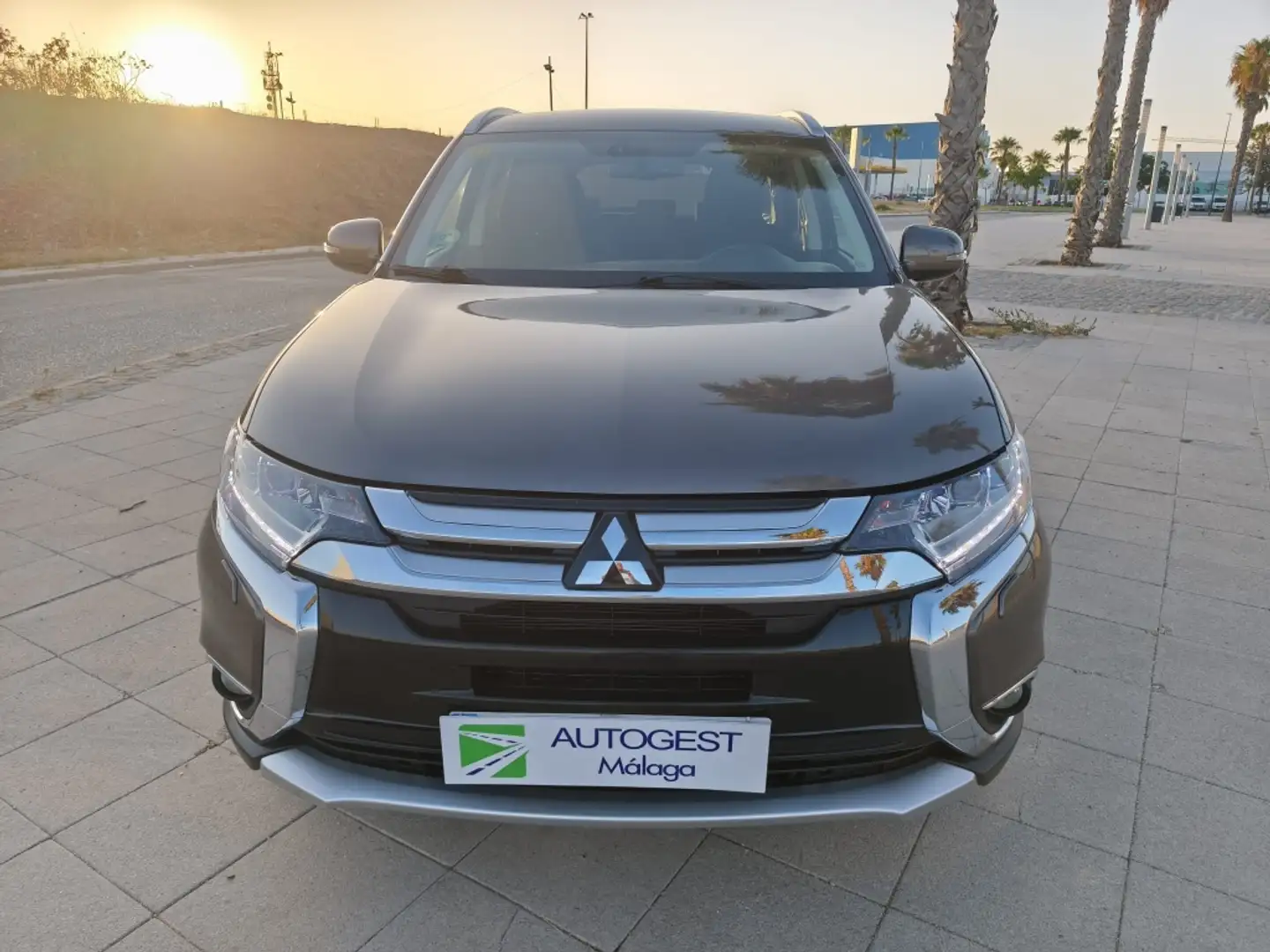 Mitsubishi Outlander 220DI-D Motion 4WD Brun - 1