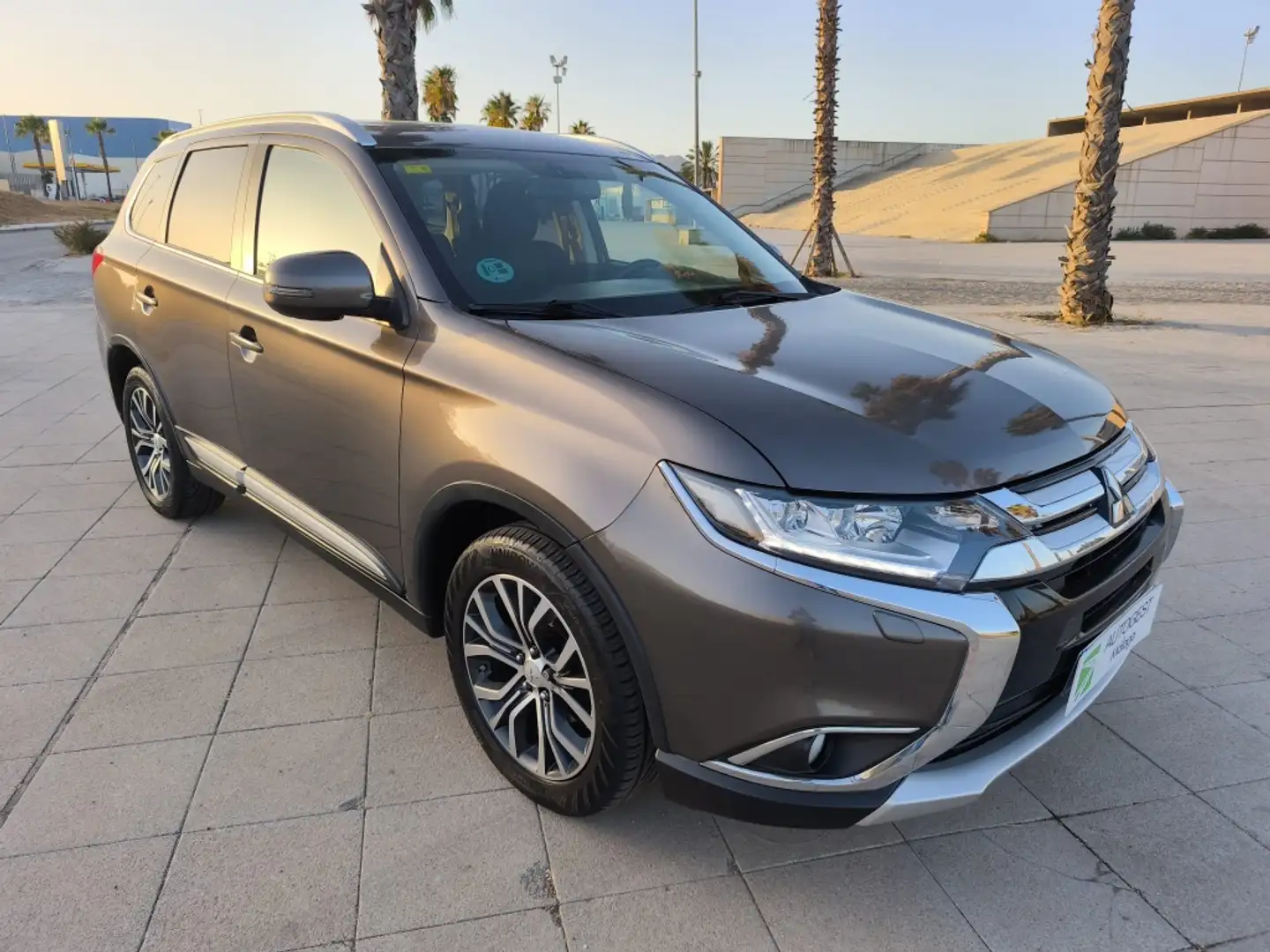 Mitsubishi Outlander 220DI-D Motion 4WD Brun - 2