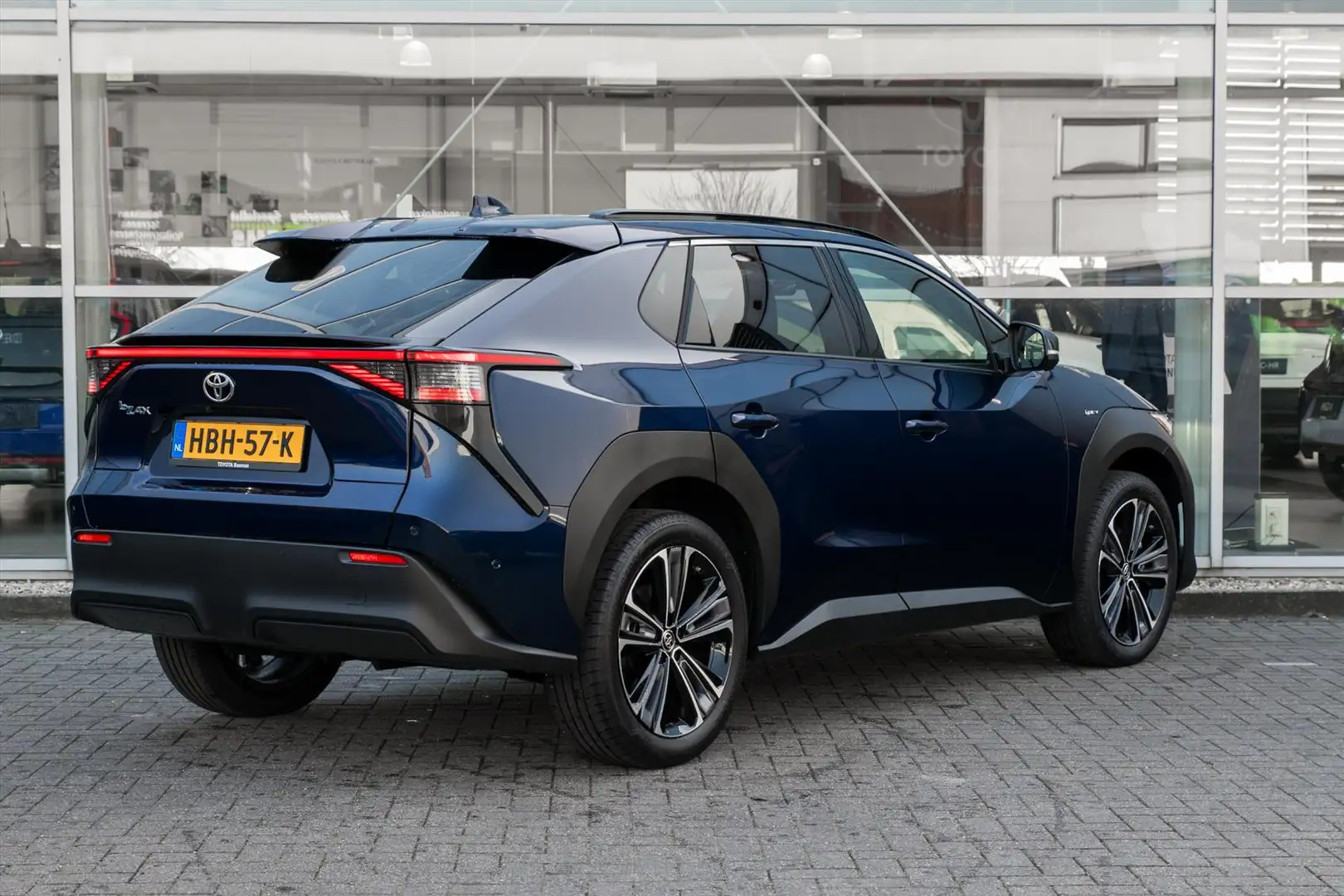Toyota bZ4X 71,4 kWh 204pk Aut Premium DEMO VOORDEEL Blauw - 2