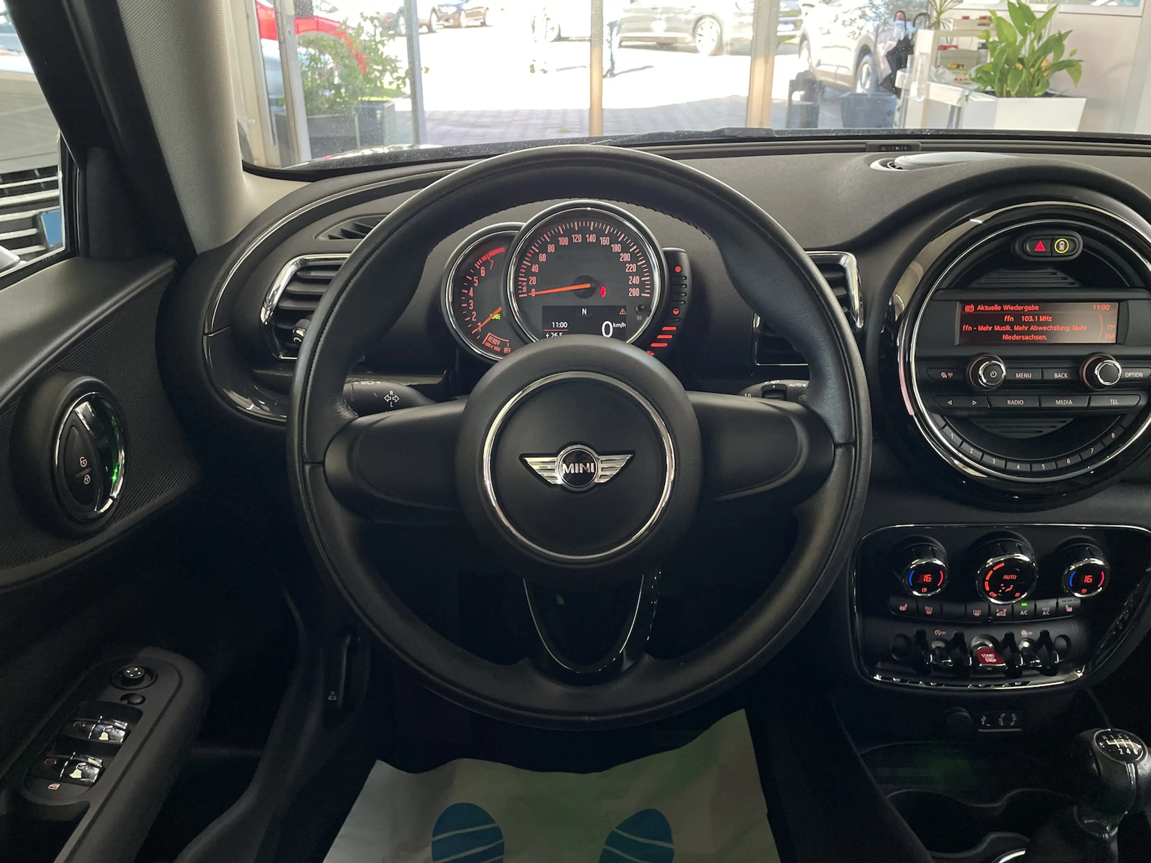 MINI One Clubman 1.5 Keyless Sitzh. BT PDC 1.Hand — photo 15