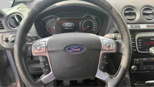 Ford S-Max view 12