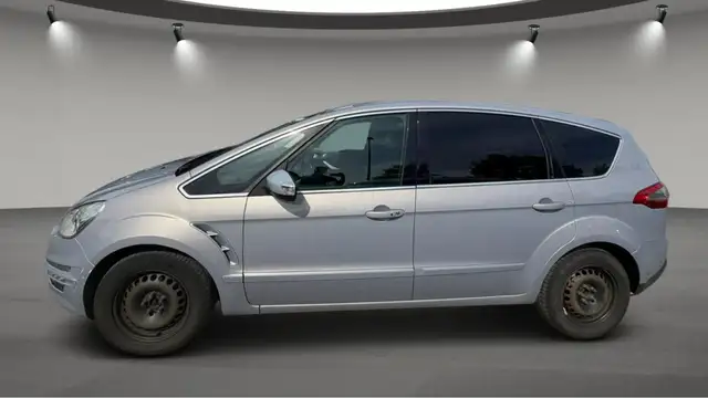 Ford S-Max view 4