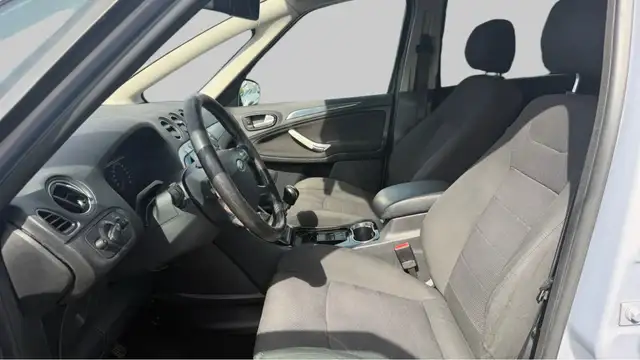 Ford S-Max view 10
